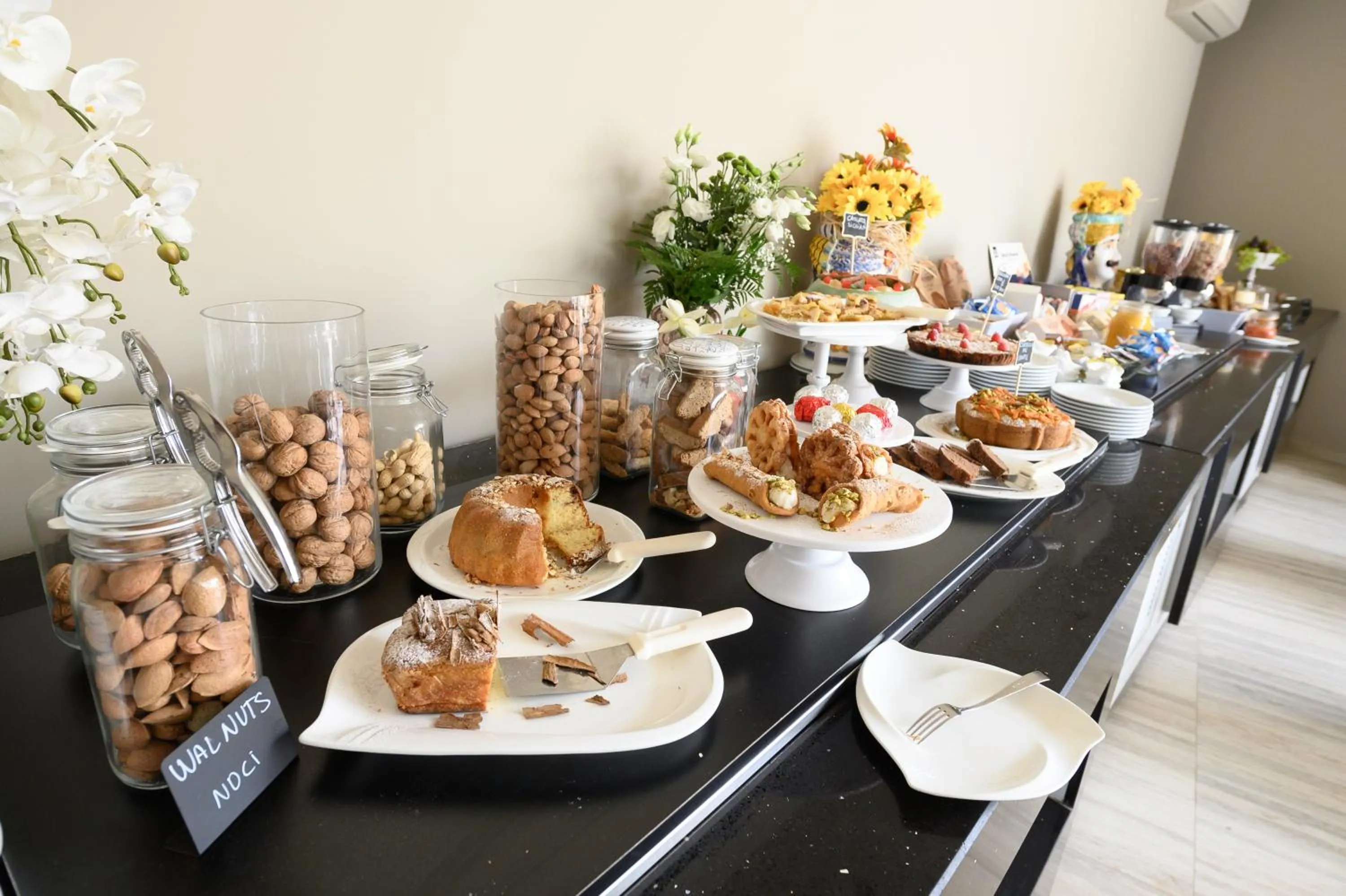 Food and drinks in Baitan Hotel