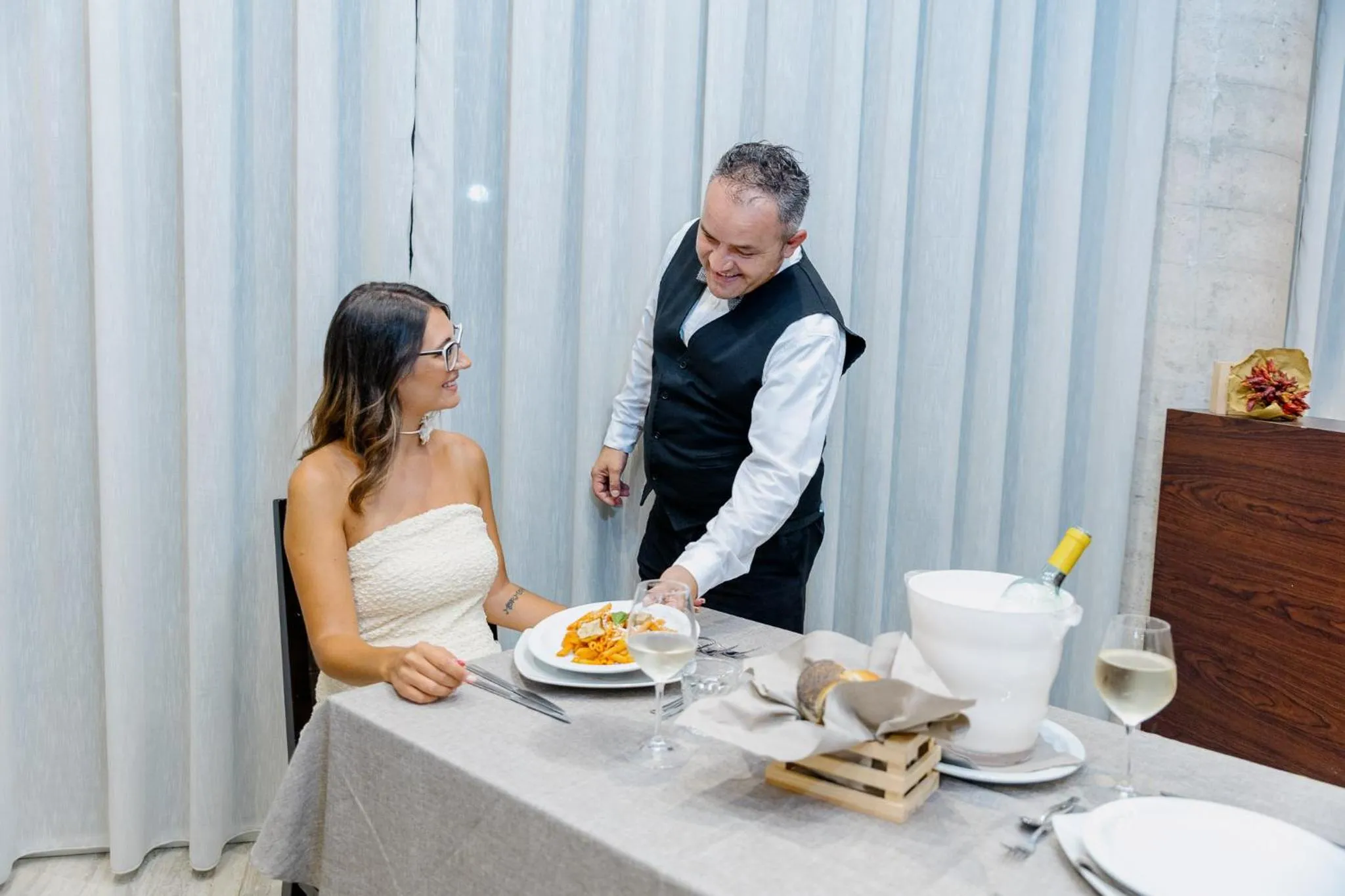 Restaurant/places to eat in Baitan Hotel