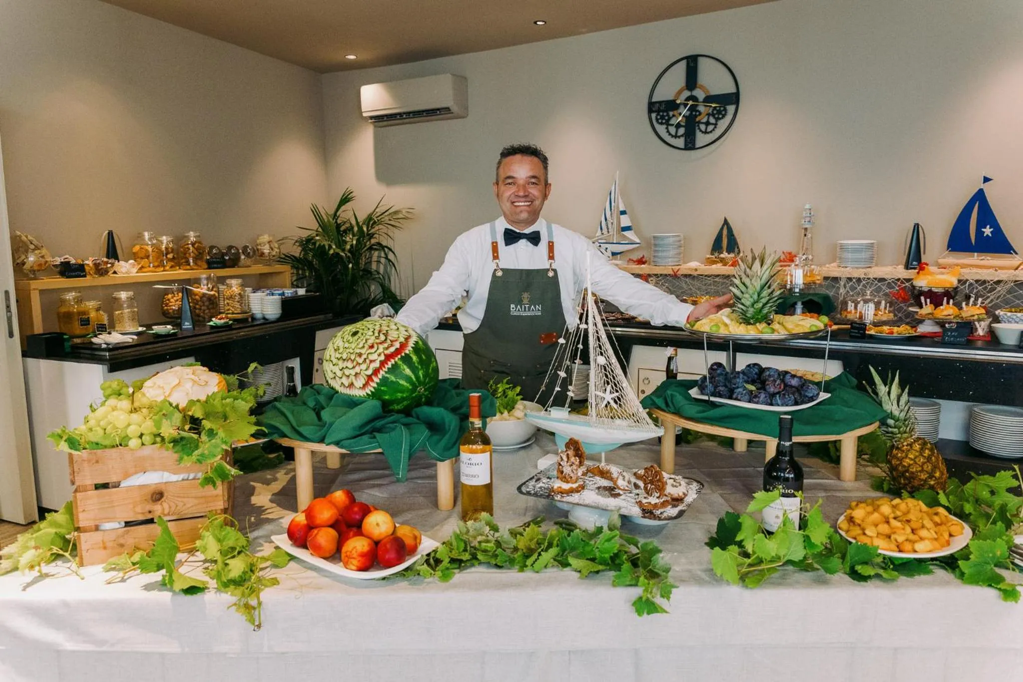 Restaurant/places to eat in Baitan Hotel