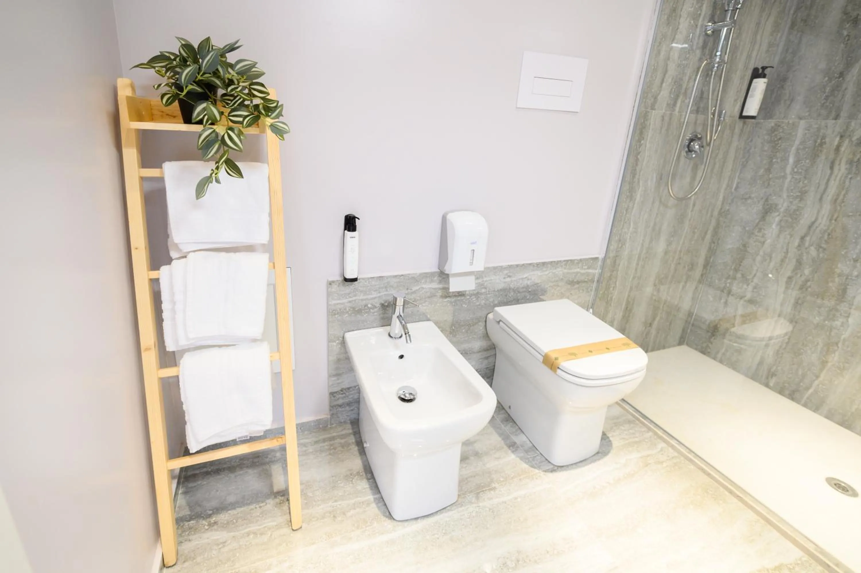 Toilet in Baitan Hotel