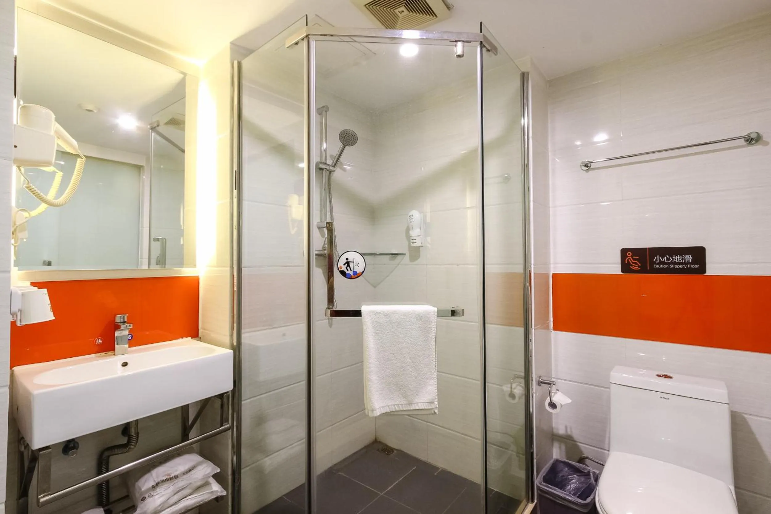 Bathroom in 7Days Premium Guangzhou Tianhe Shipaiqiao