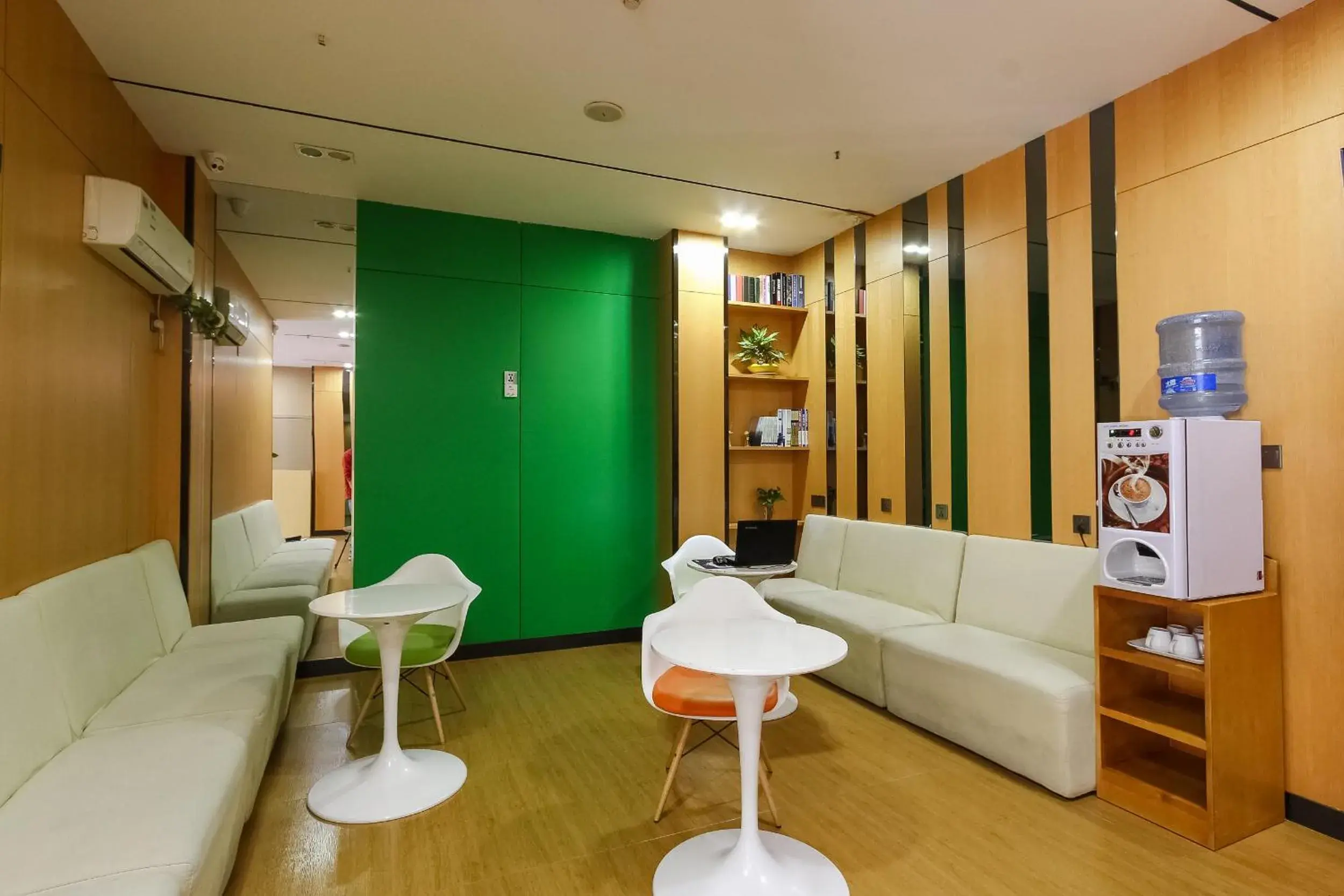 Lobby or reception in 7Days Premium Guangzhou Tianhe Shipaiqiao Lobby or reception in 7Days Premium Guangzhou Tianhe Shipaiqiao