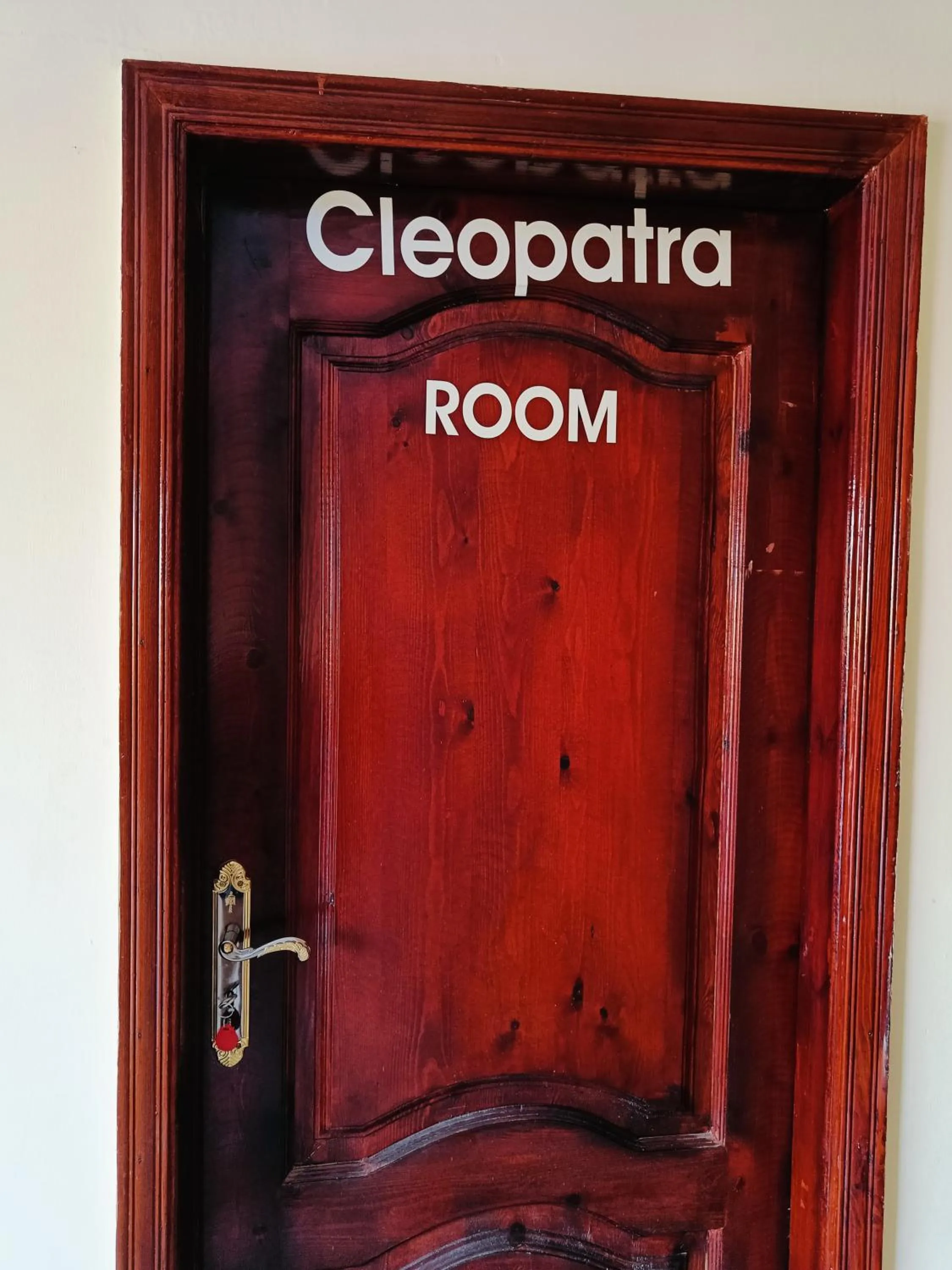 Text overlay in Sneferu Pyramids inn - Full Pyramids View