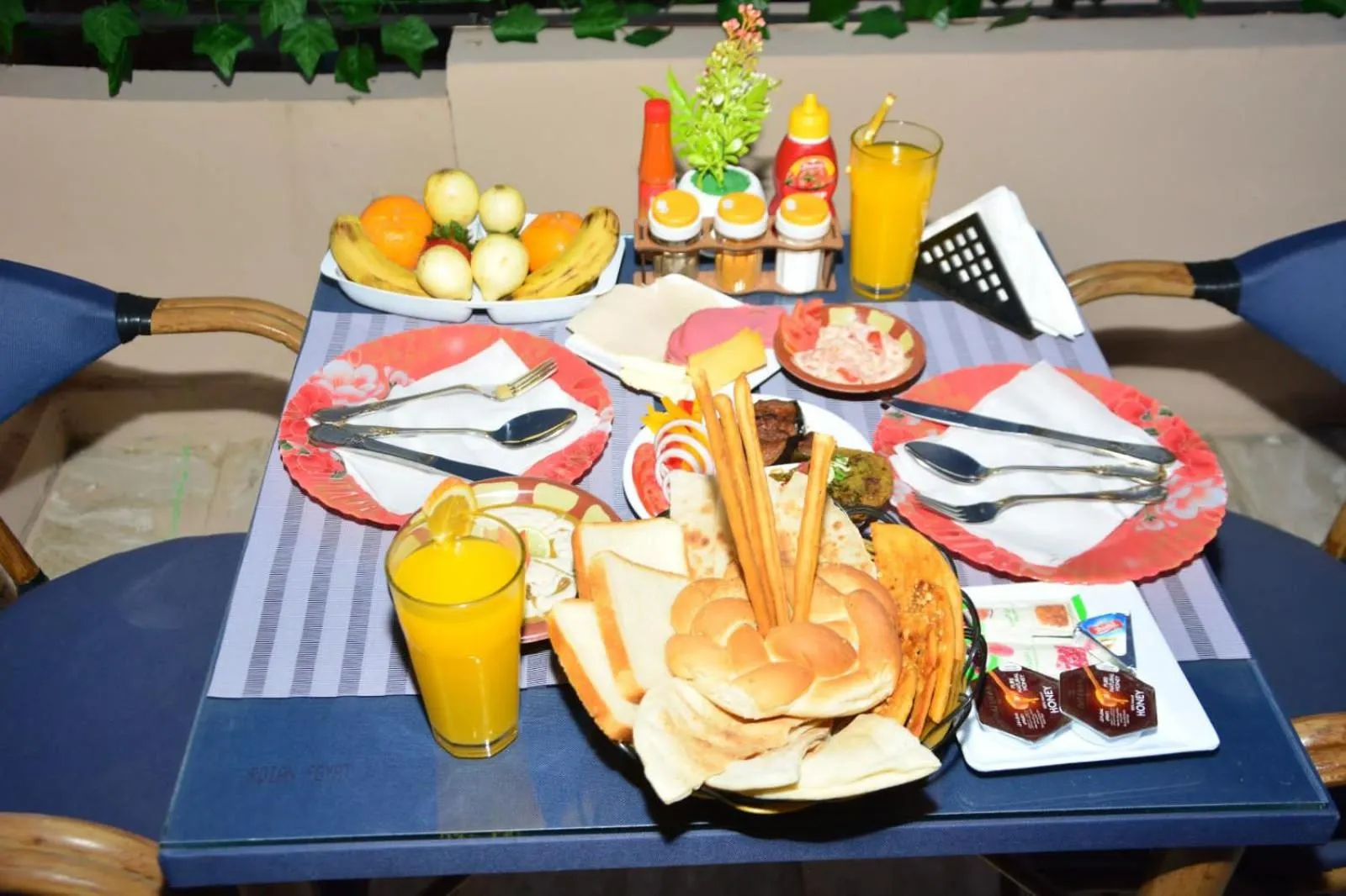 Restaurant/places to eat in Sneferu Pyramids inn - Full Pyramids View