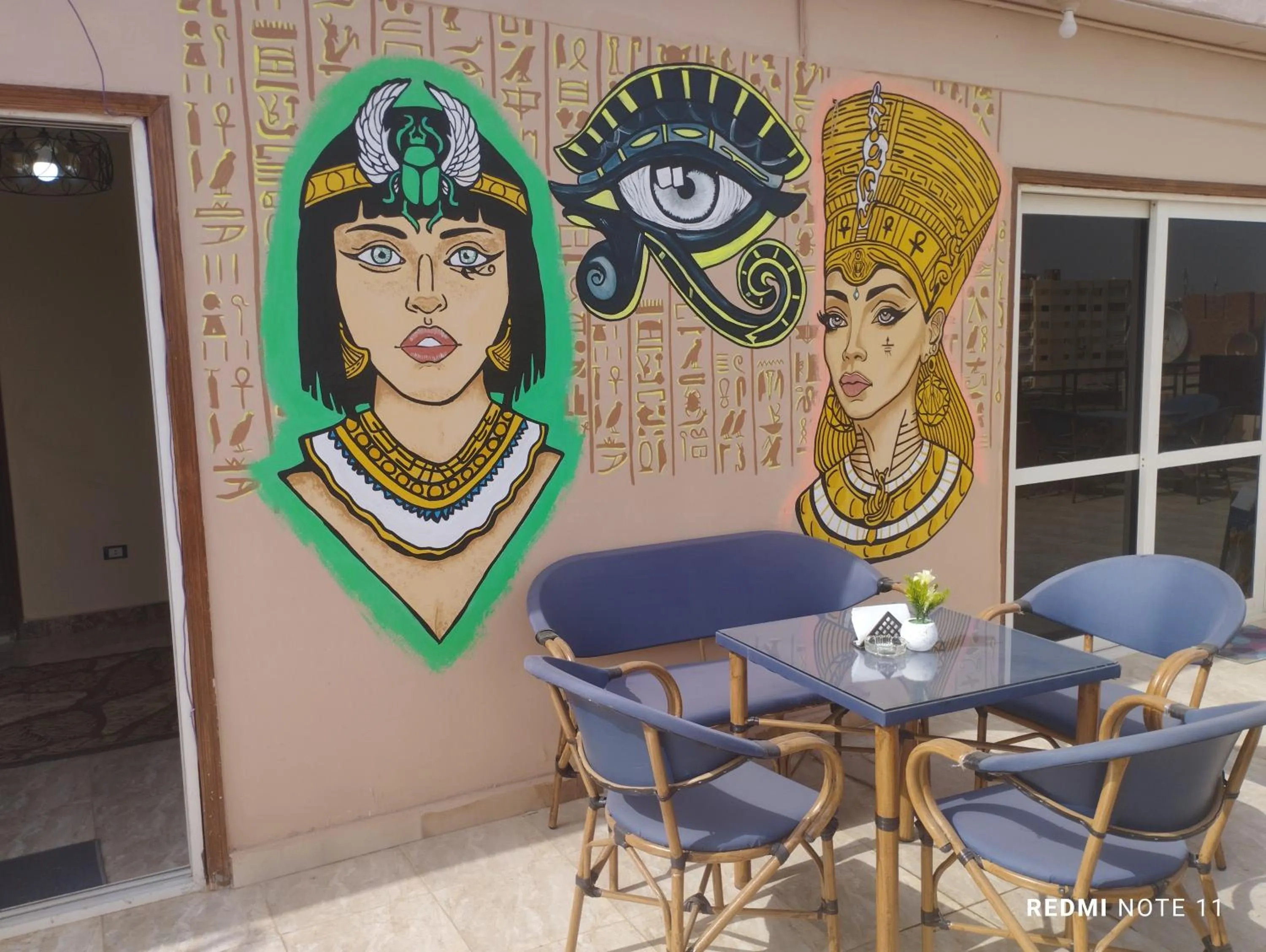 Decorative detail in Sneferu Pyramids inn - Full Pyramids View