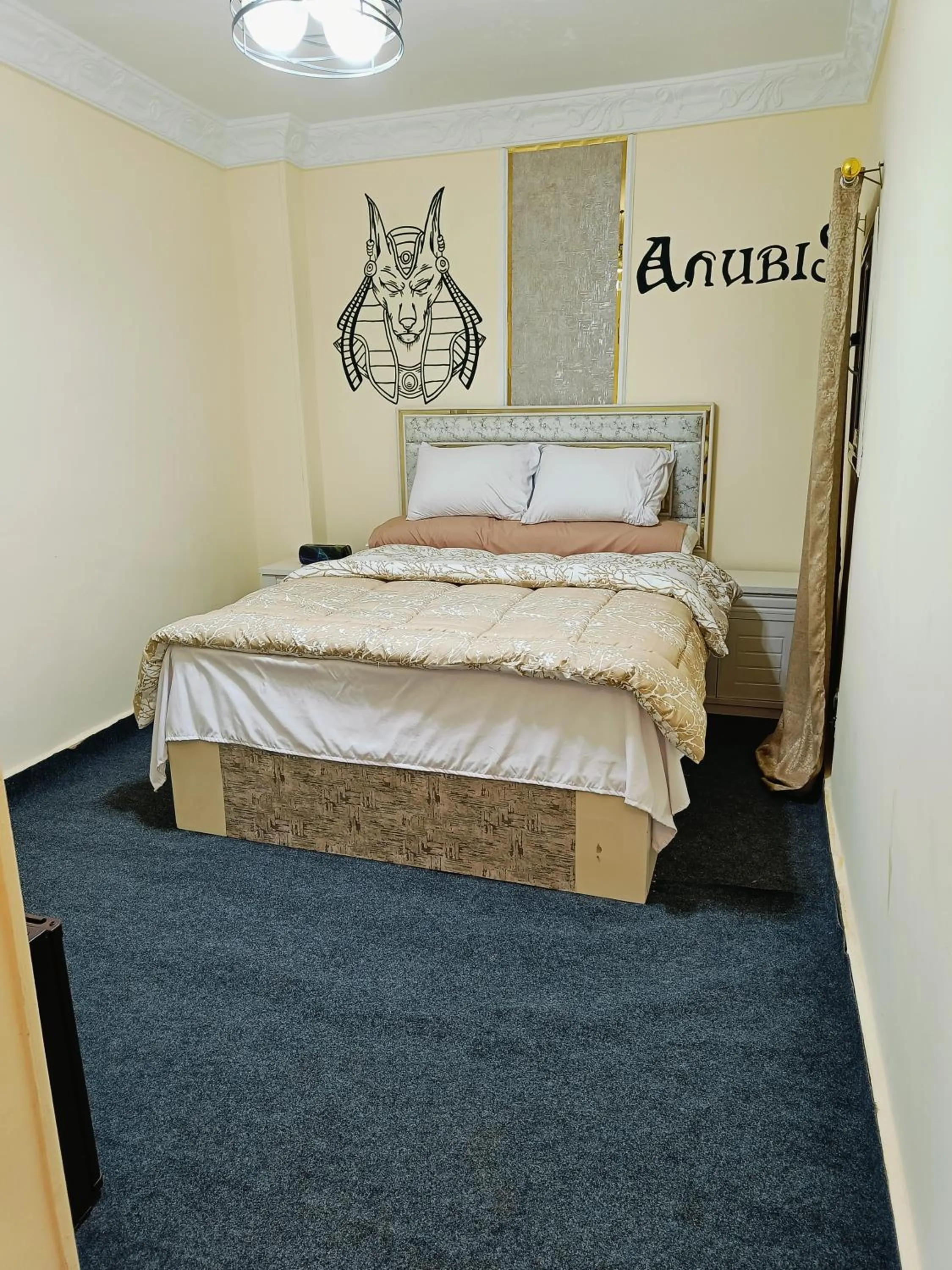 Bedroom in Sneferu Pyramids inn - Full Pyramids View