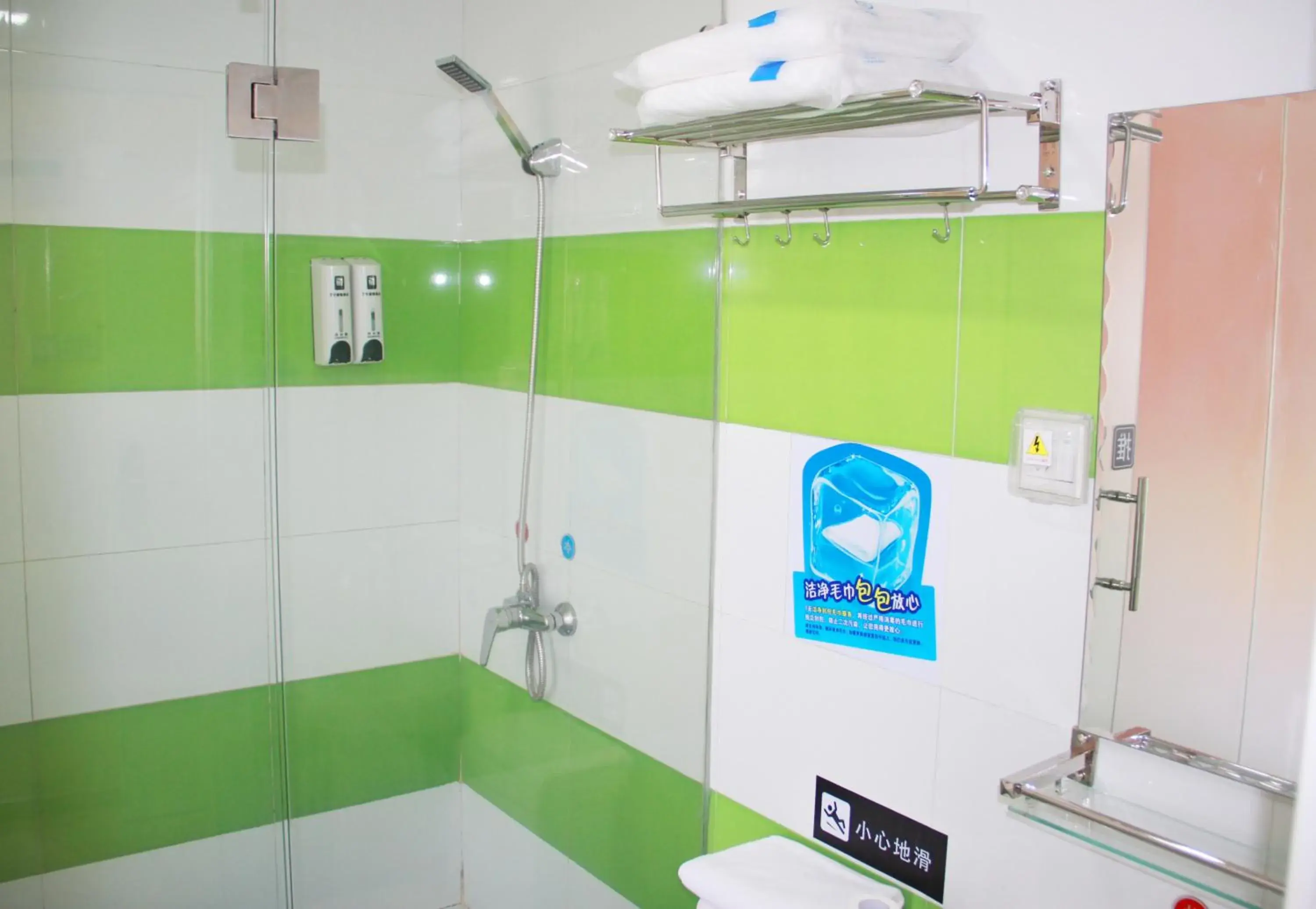 Bathroom in 7 Days Inn Guangzhou Zhongshan 1st Overpass Branch