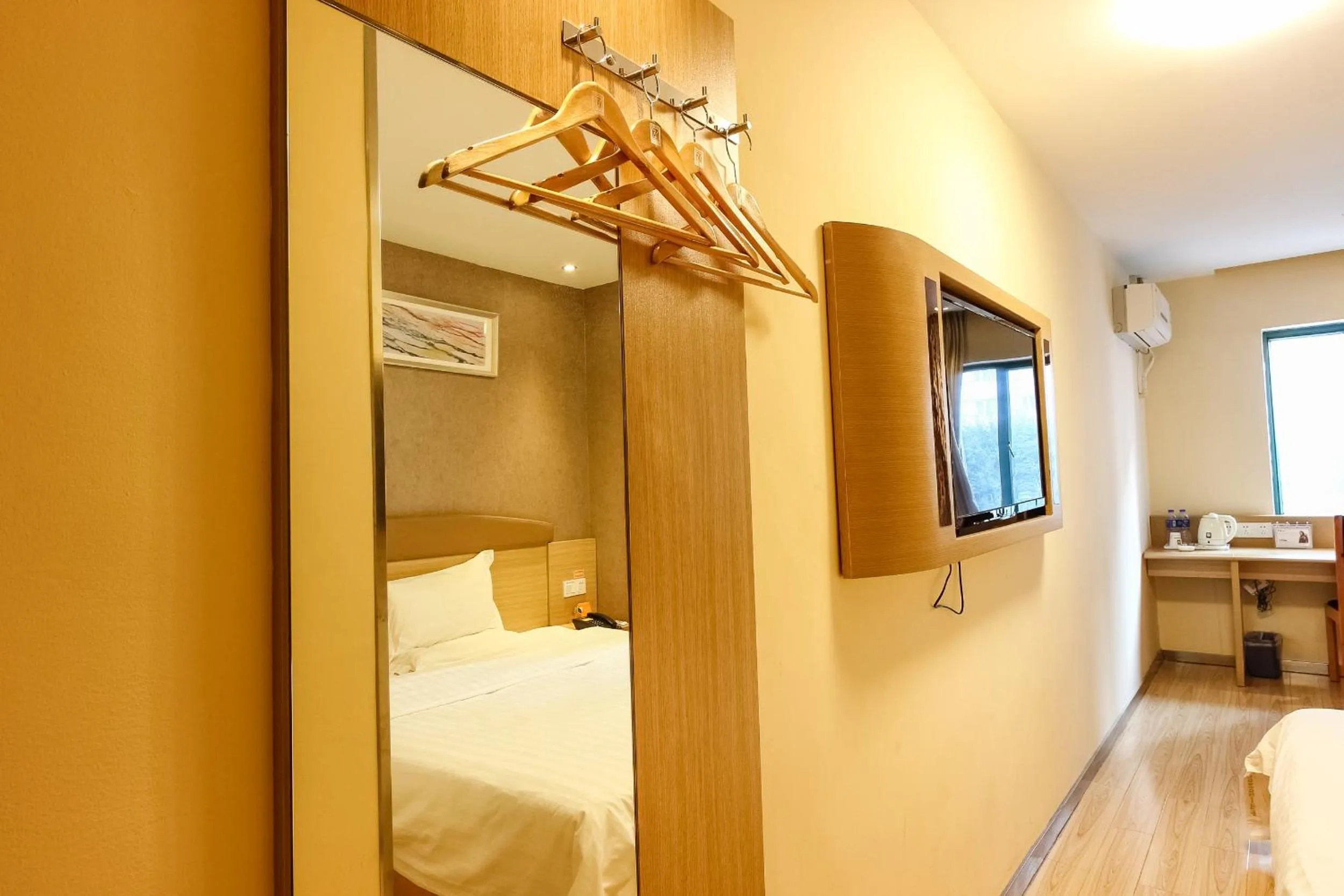 Decorative detail, TV/Entertainment Center in 7 Days Inn Guangzhou Zhongshan 1st Overpass Branch