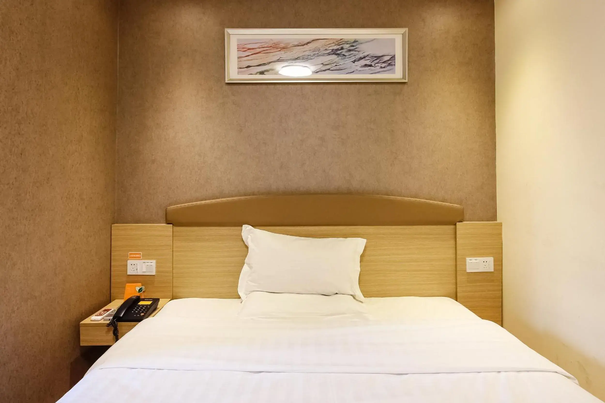 Decorative detail, Bed in 7 Days Inn Guangzhou Zhongshan 1st Overpass Branch