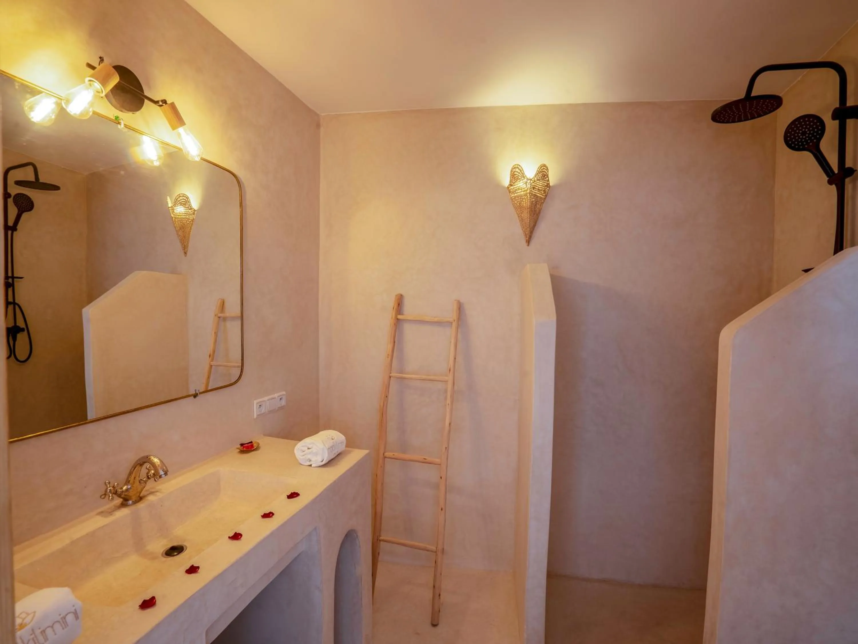 Shower in Kilimini Riad & SPA