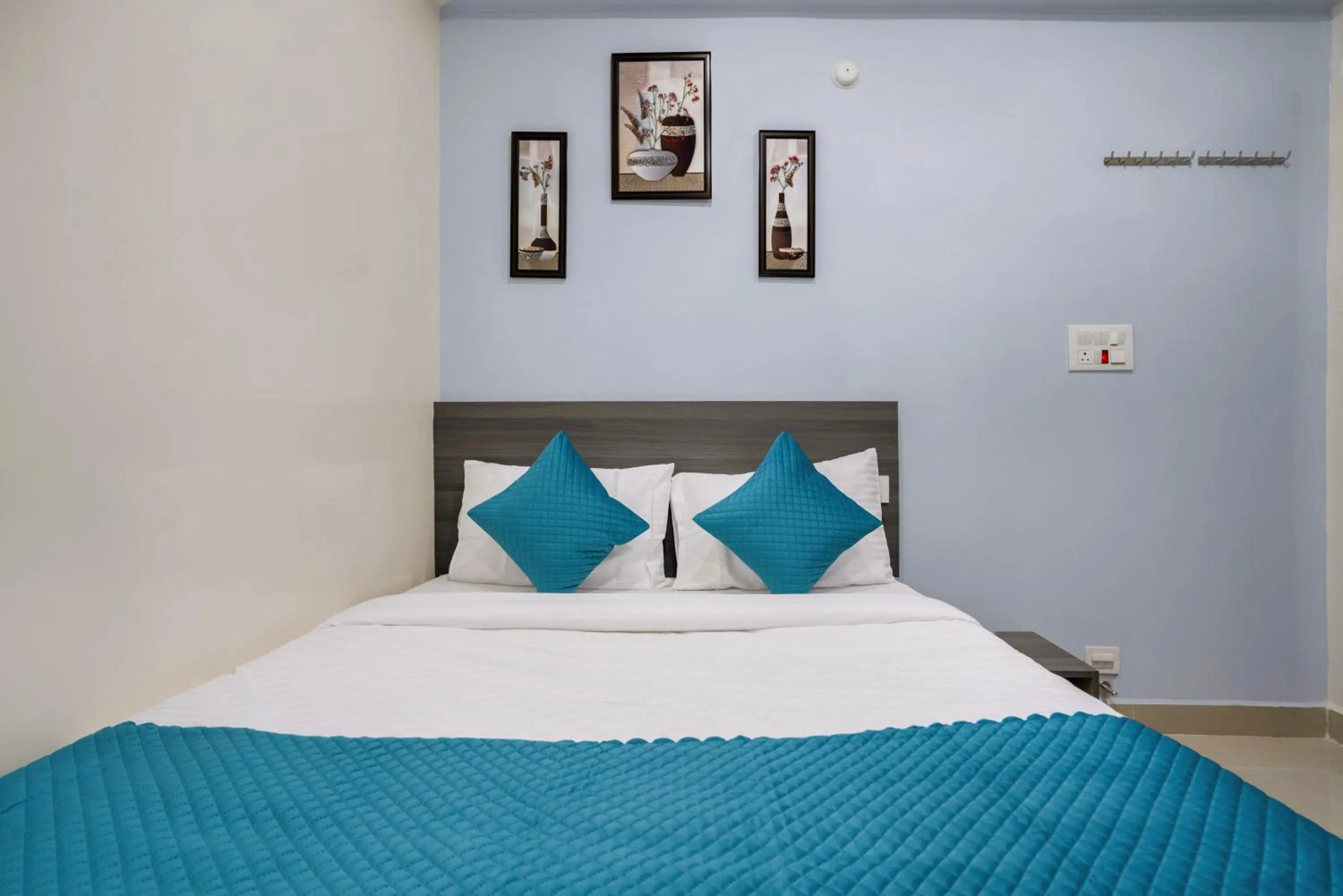 Bedroom, Bed in The Balcony Suites