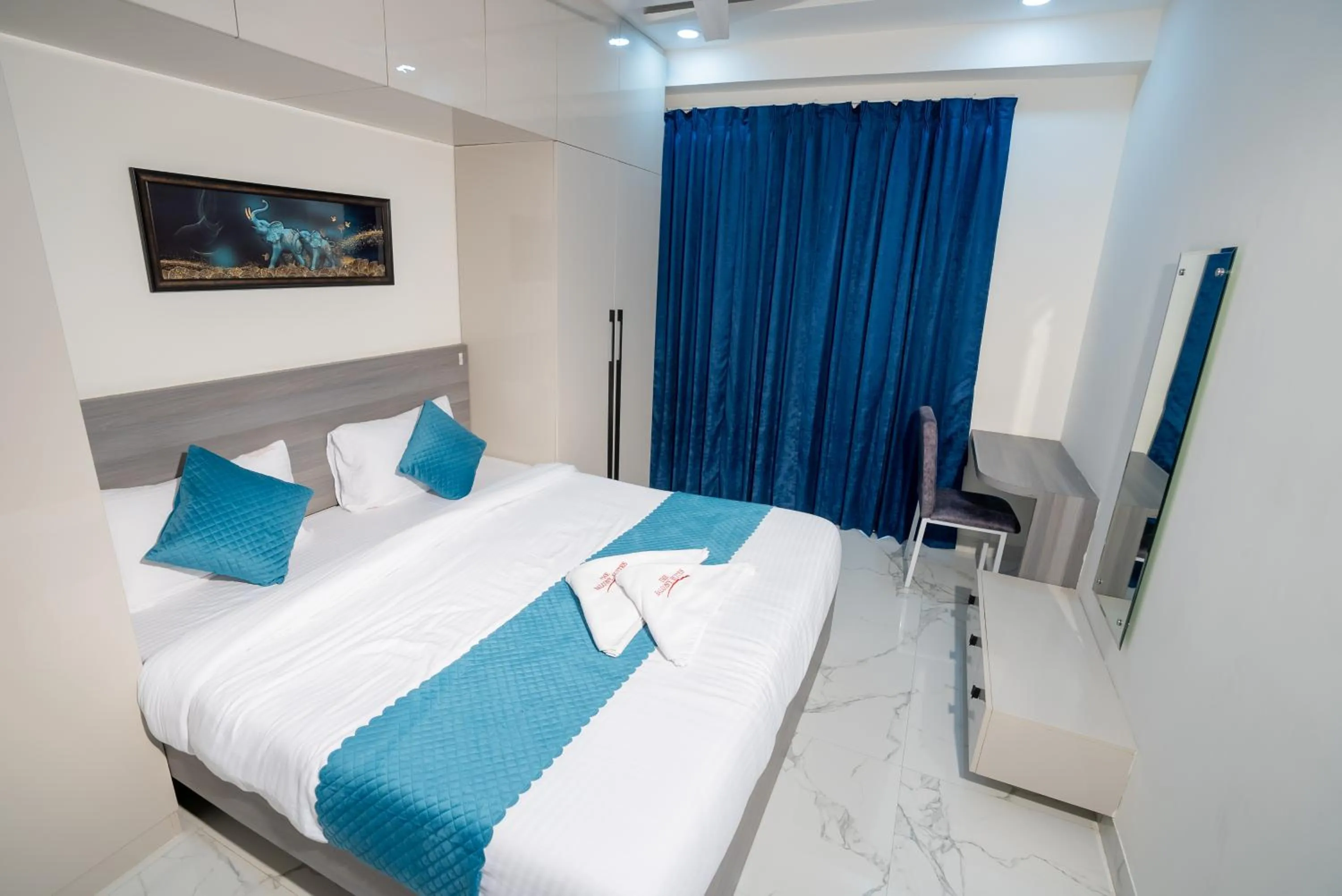 Bedroom, Bed in The Balcony Suites