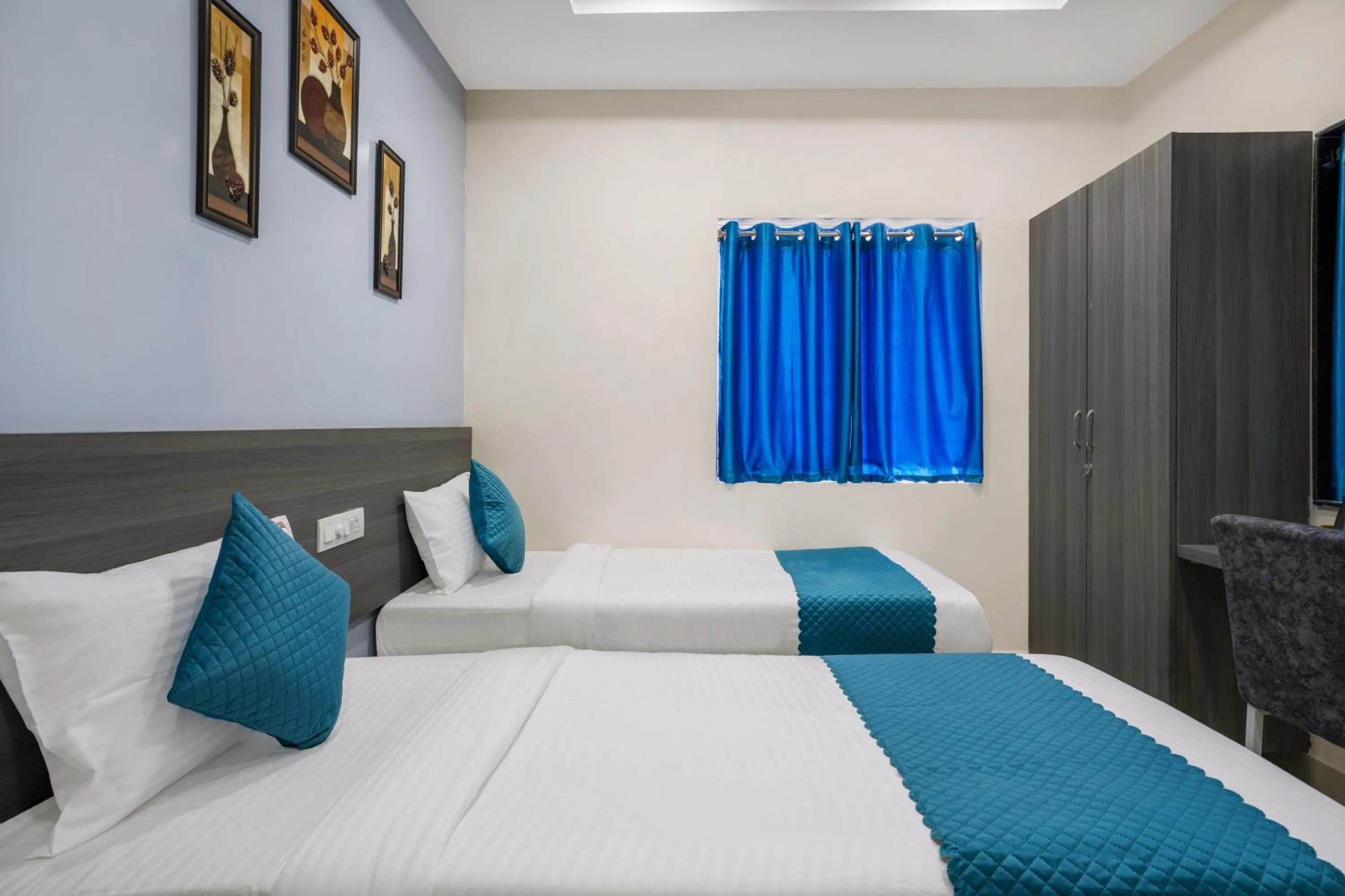 Bedroom, Bed in The Balcony Suites