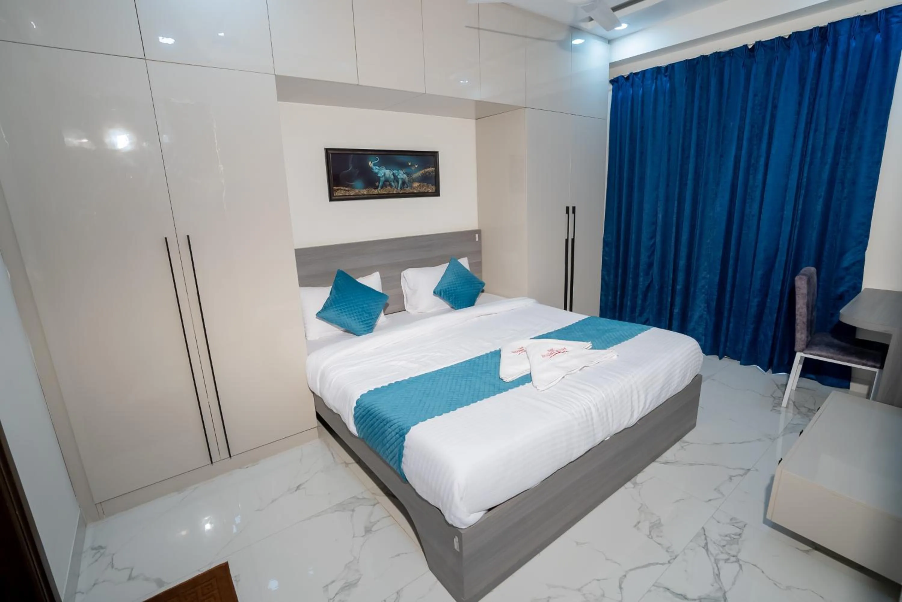 Bedroom, Bed in The Balcony Suites