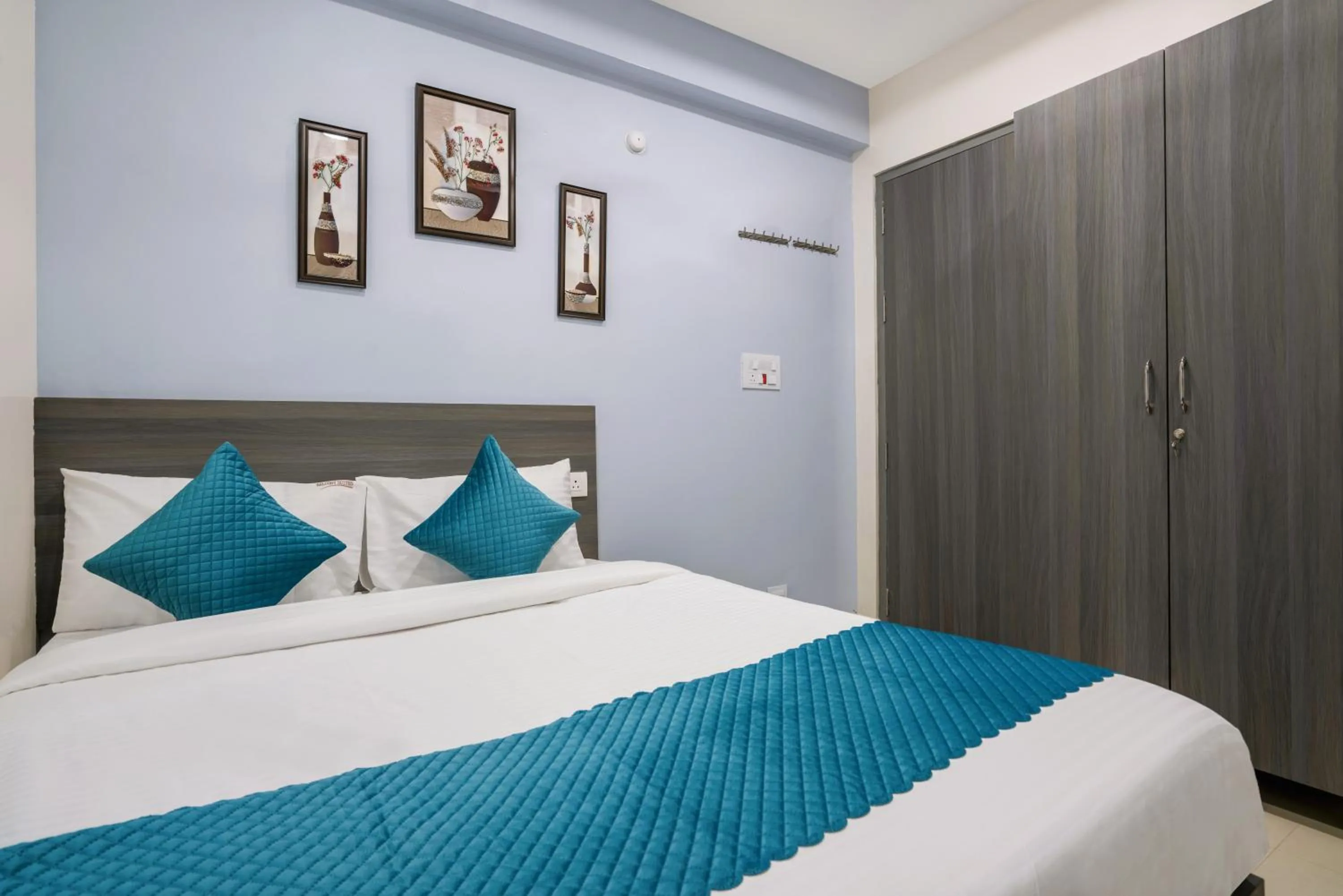 Bedroom, Bed in The Balcony Suites