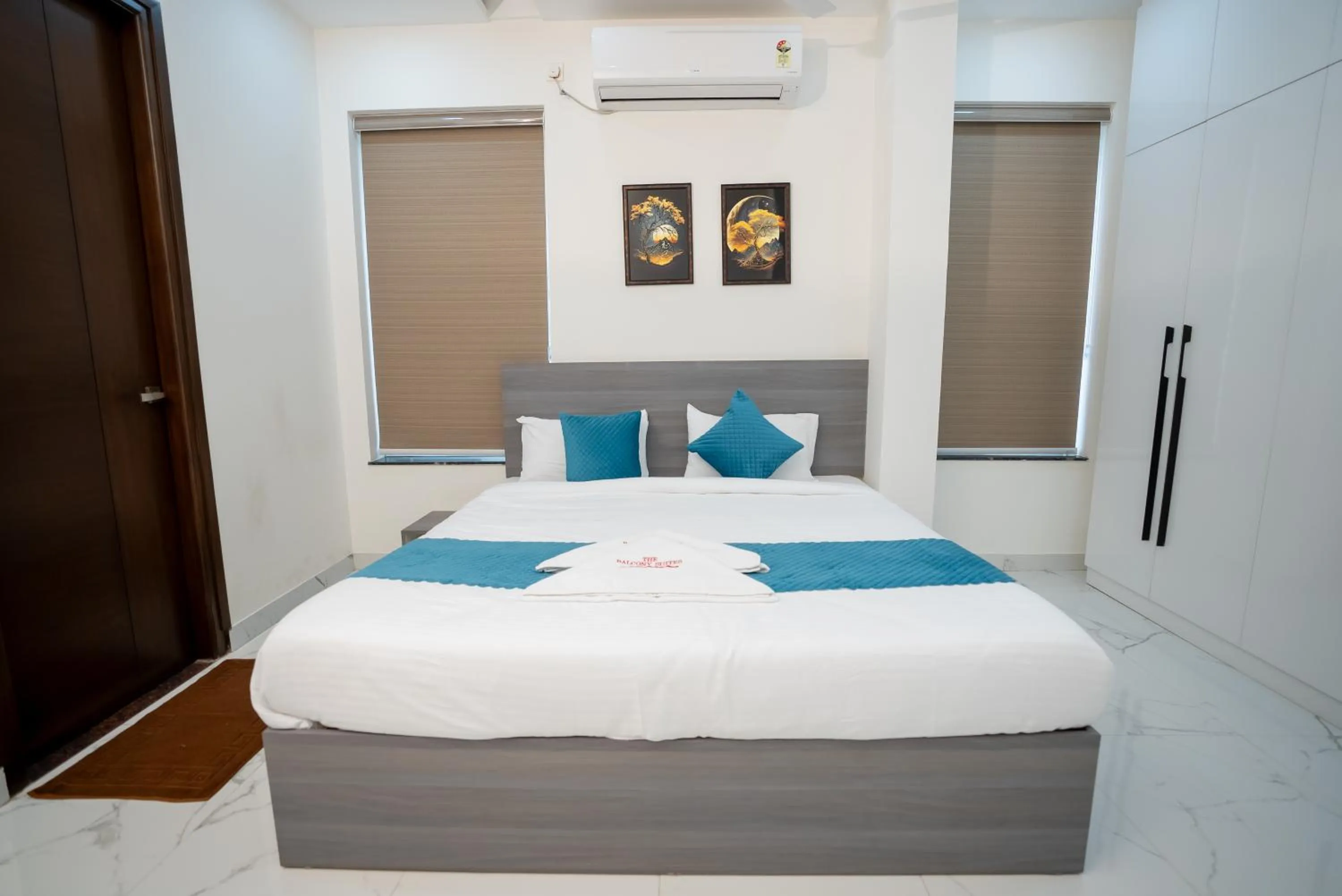 Bedroom, Bed in The Balcony Suites