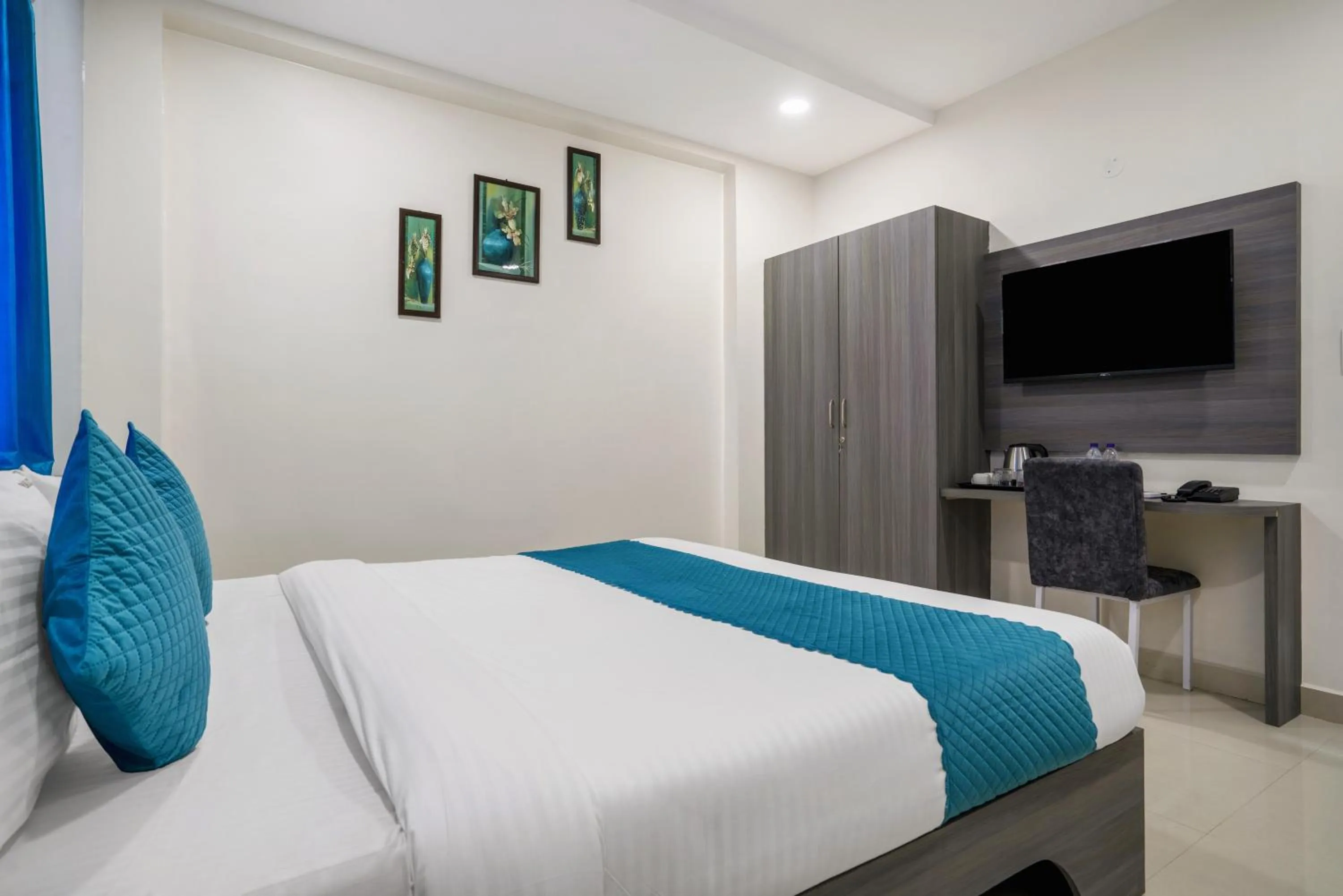 Bedroom, Bed in The Balcony Suites