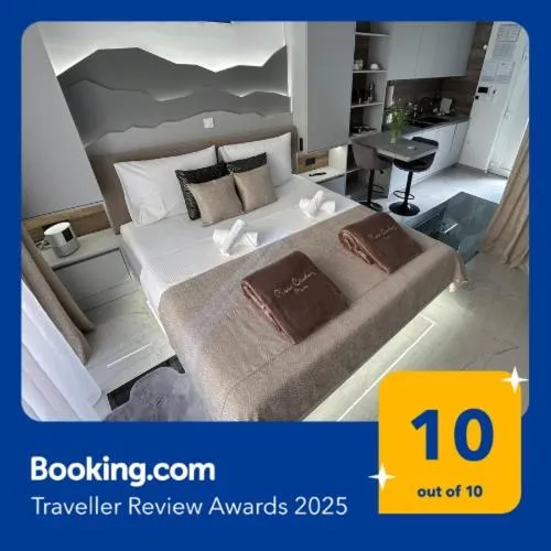 Bed in La Luna Petite Suite Deluxe Apartment with Pool & Jacuzzi, Bikes and Covered Parking