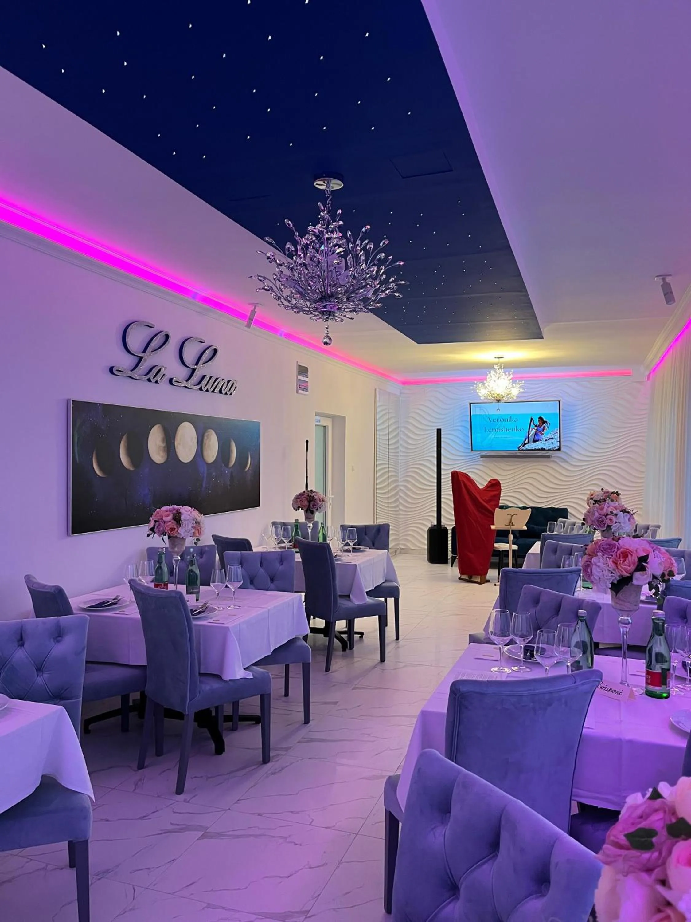 La Luna Petite Suite Deluxe Apartment with Pool & Jacuzzi, Bikes and Covered Parking
