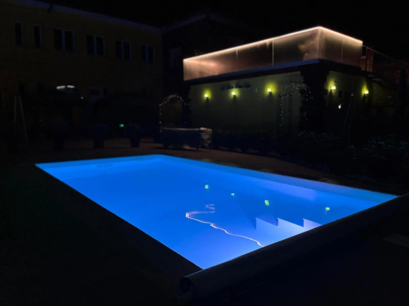 La Luna Petite Suite Deluxe Apartment with Pool & Jacuzzi, Bikes and Covered Parking
