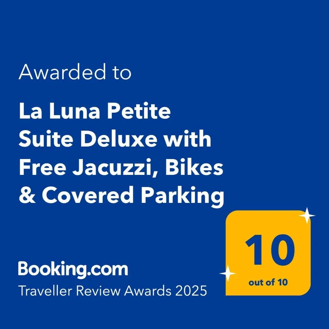 La Luna Petite Suite Deluxe Apartment with Pool & Jacuzzi, Bikes and Covered Parking