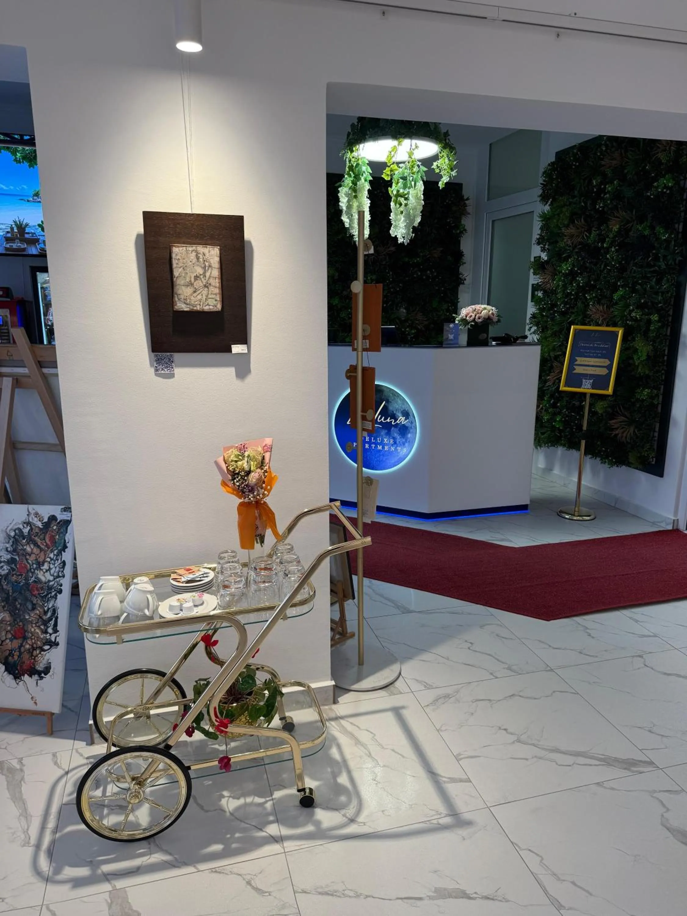 La Luna Petite Suite Deluxe Apartment with Pool & Jacuzzi, Bikes and Covered Parking