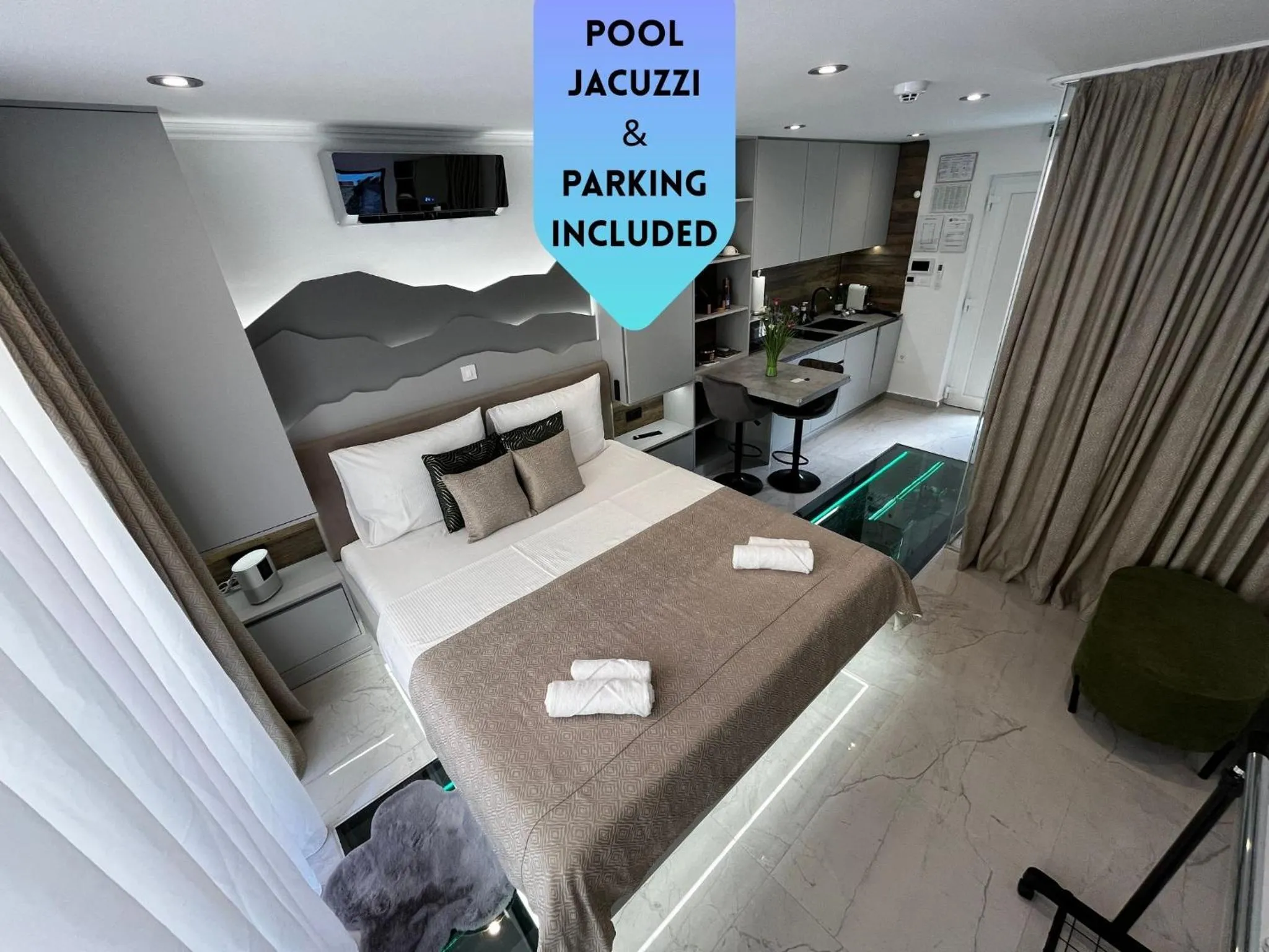 La Luna Petite Suite Deluxe Apartment with Pool & Jacuzzi, Bikes and Covered Parking