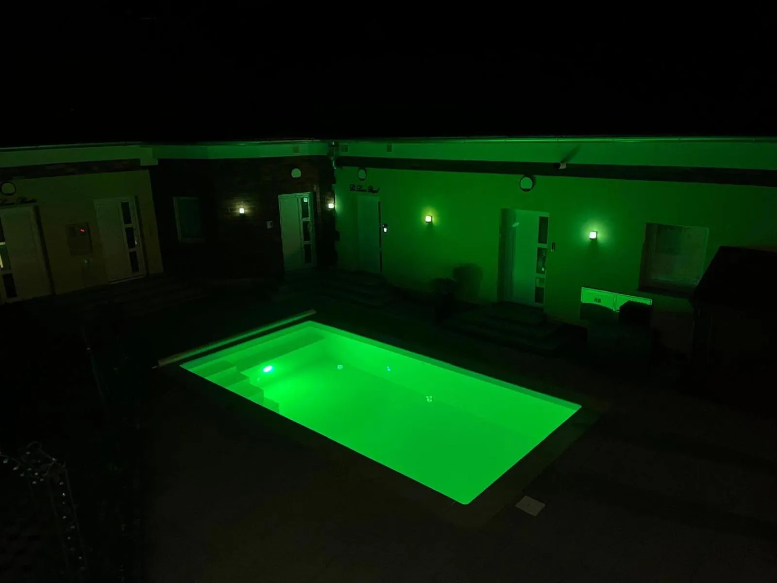  in La Luna Petite Suite Deluxe Apartment with Pool & Jacuzzi, Bikes and Covered Parking