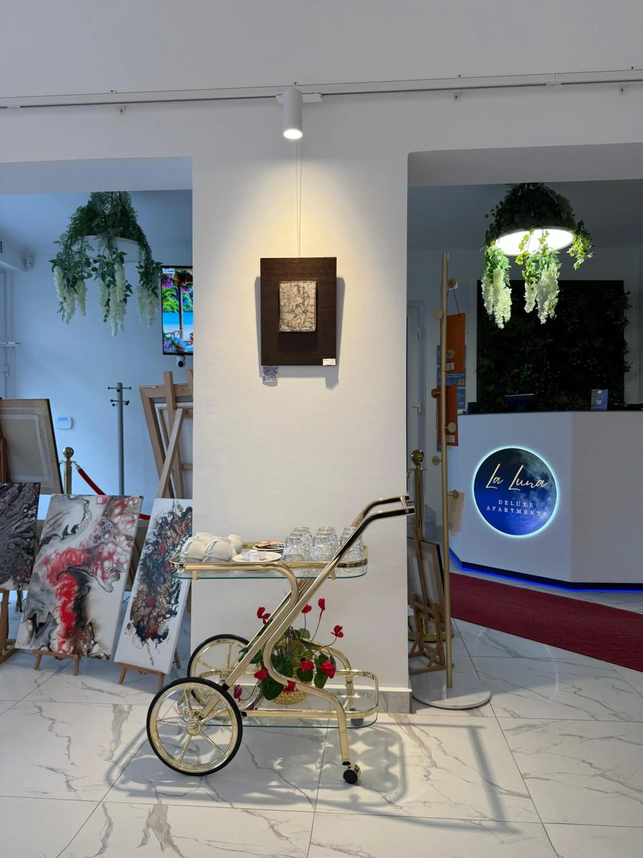 La Luna Petite Suite Deluxe Apartment with Pool & Jacuzzi, Bikes and Covered Parking