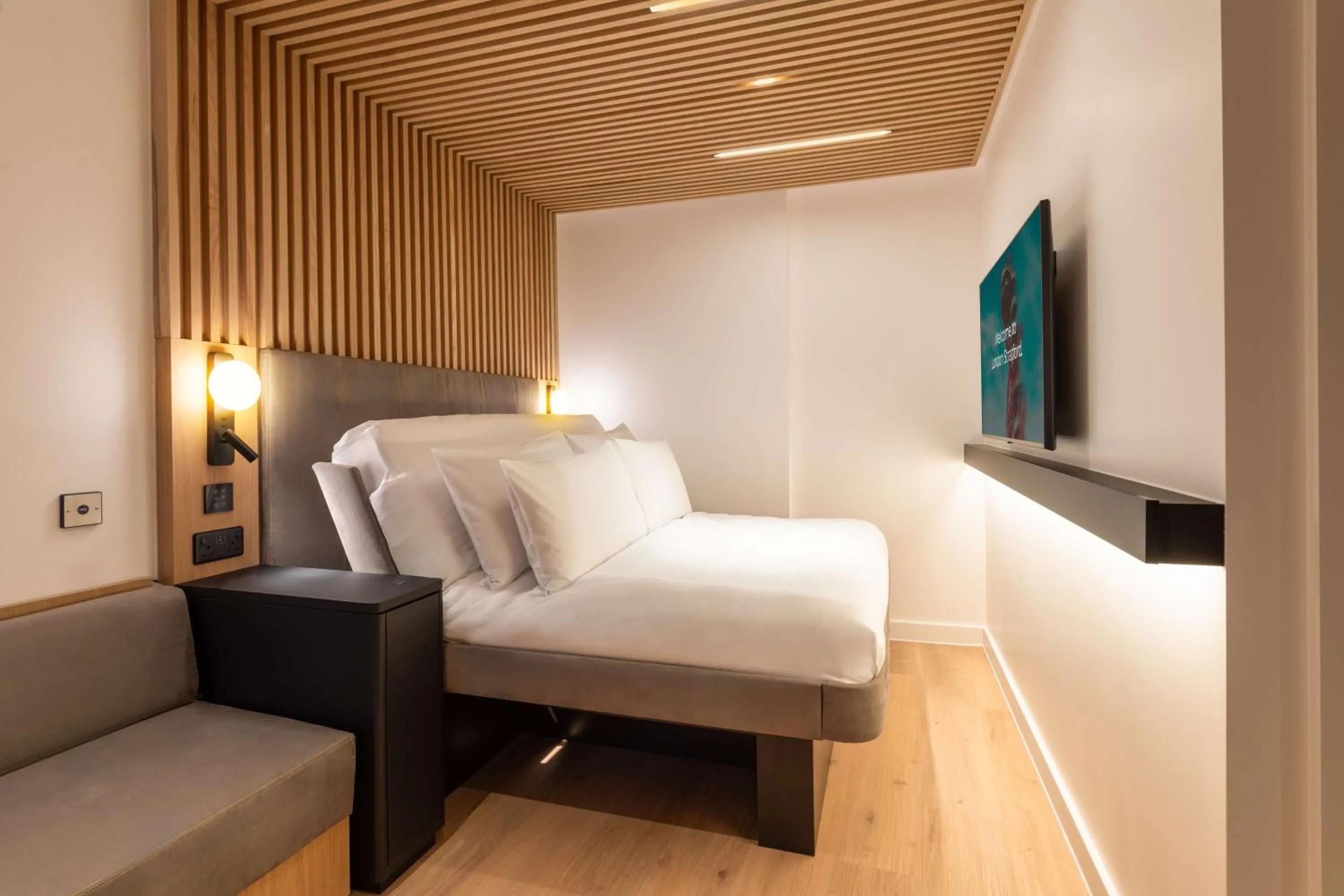 Bedroom, Bed in YOTELPAD London Stratford