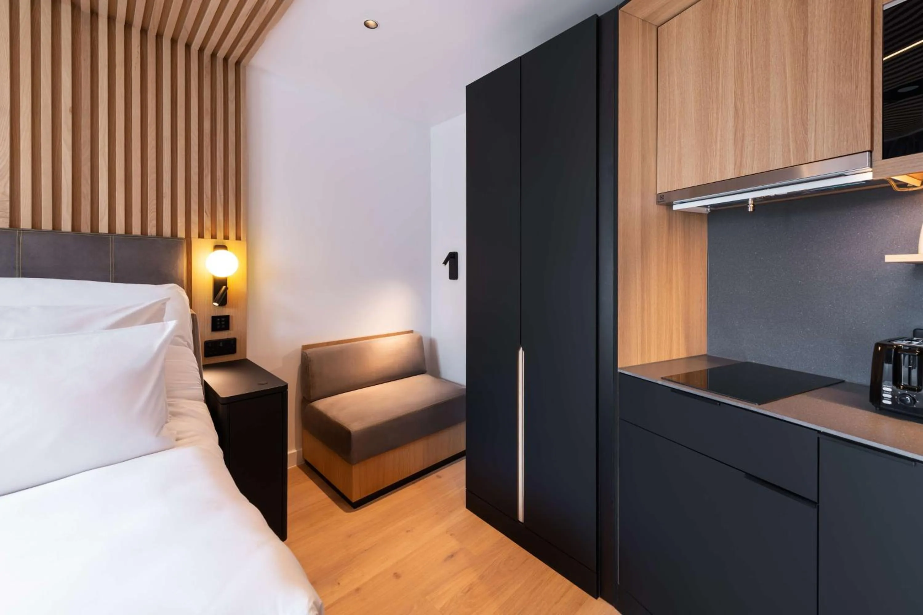 Bedroom, Bed in YOTELPAD London Stratford