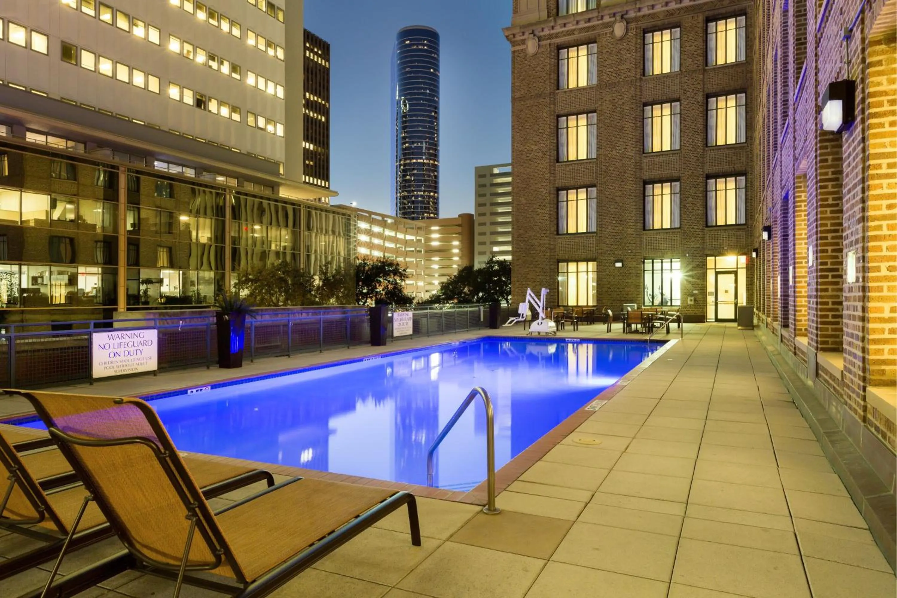 Swimming pool in SpringHill Suites by Marriott Houston Downtown/Convention Center