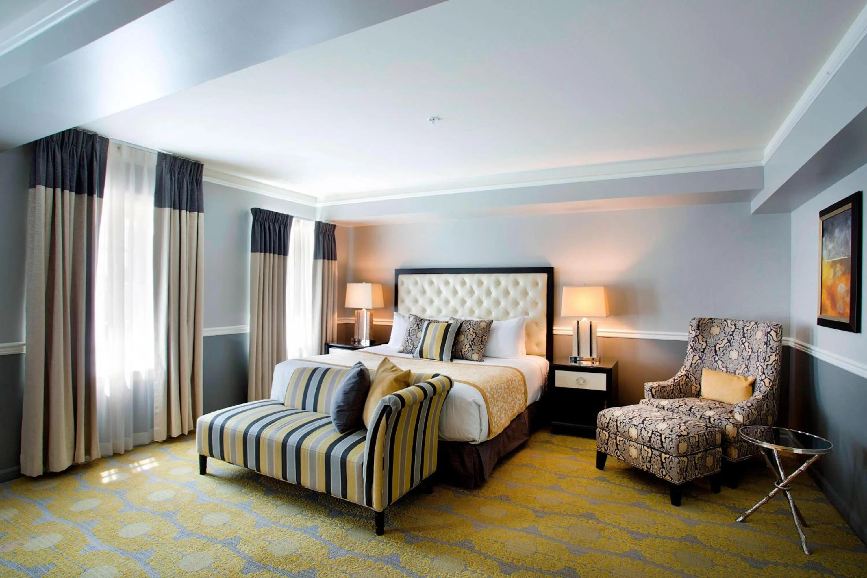 Photo of the whole room, Bed in Ambassador Hotel Tulsa, Autograph Collection