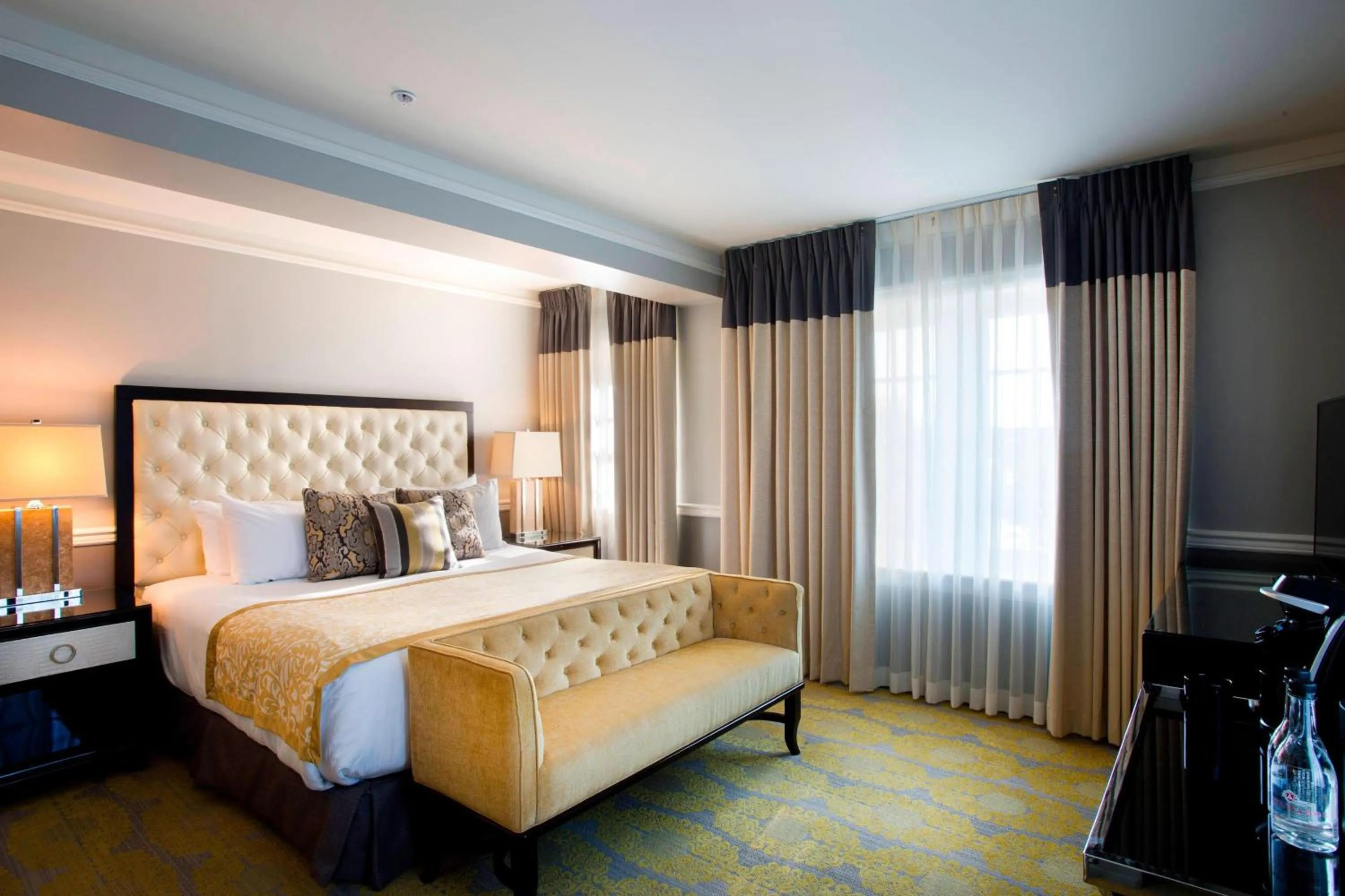 Bedroom, Bed in Ambassador Hotel Tulsa, Autograph Collection