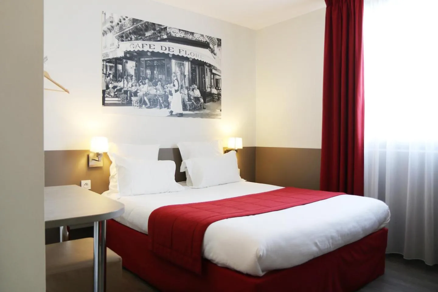 Bed in Le Quarré Hôtel Bistrot