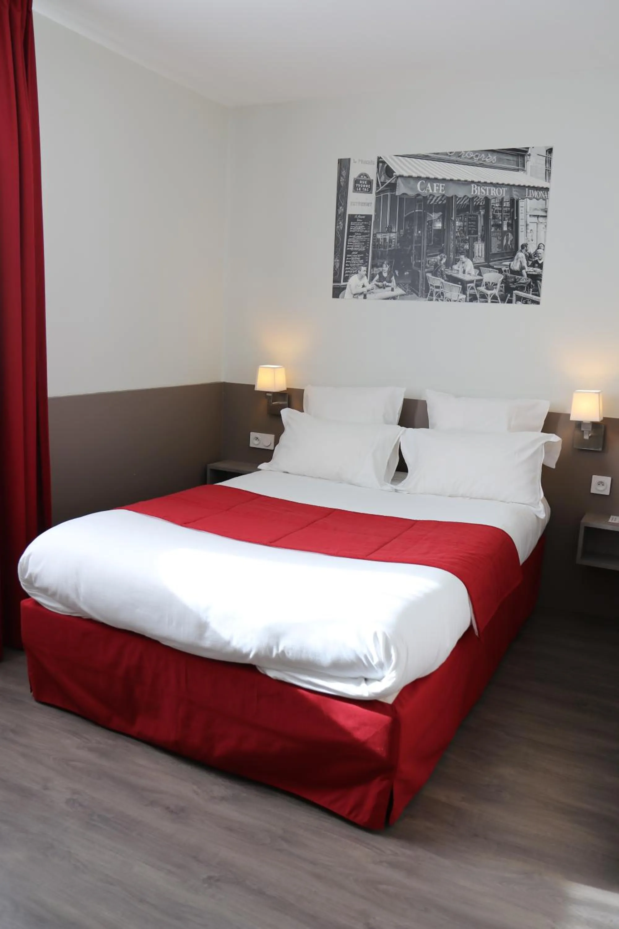 Bed in Le Quarré Hôtel Bistrot