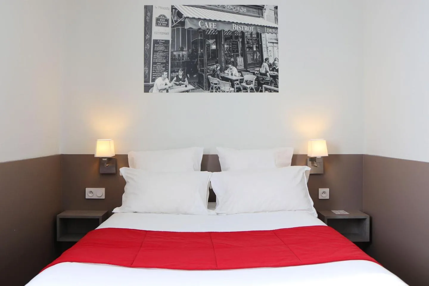 Bed in Le Quarré Hôtel Bistrot