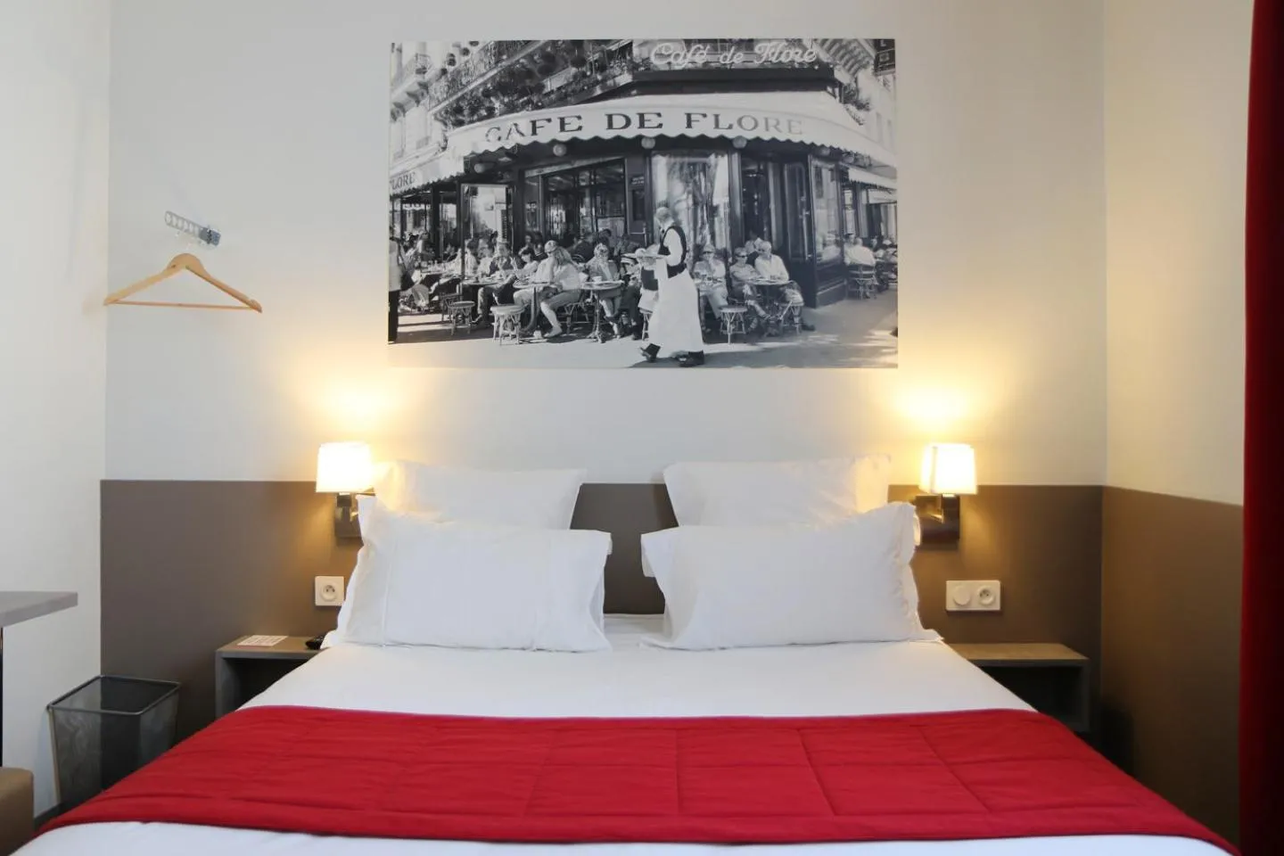 Bed in Le Quarré Hôtel Bistrot