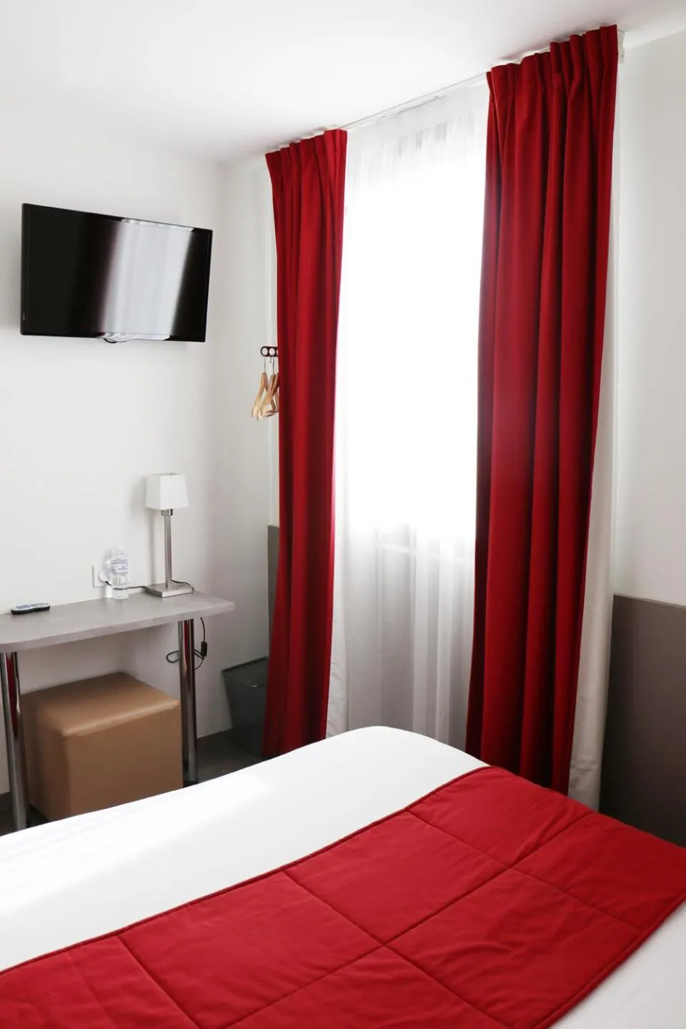 Bed in Le Quarré Hôtel Bistrot