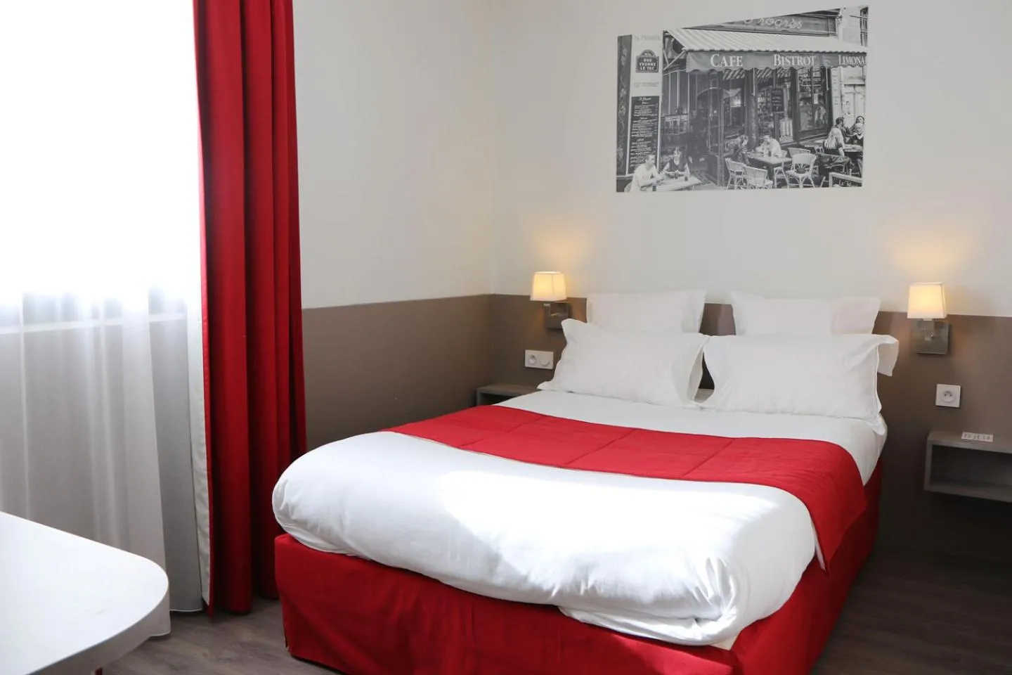 Bed in Le Quarré Hôtel Bistrot