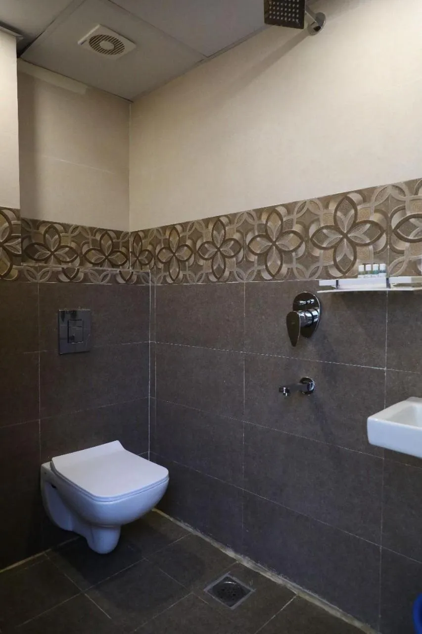 Shower in Hotel Windsor Plaza