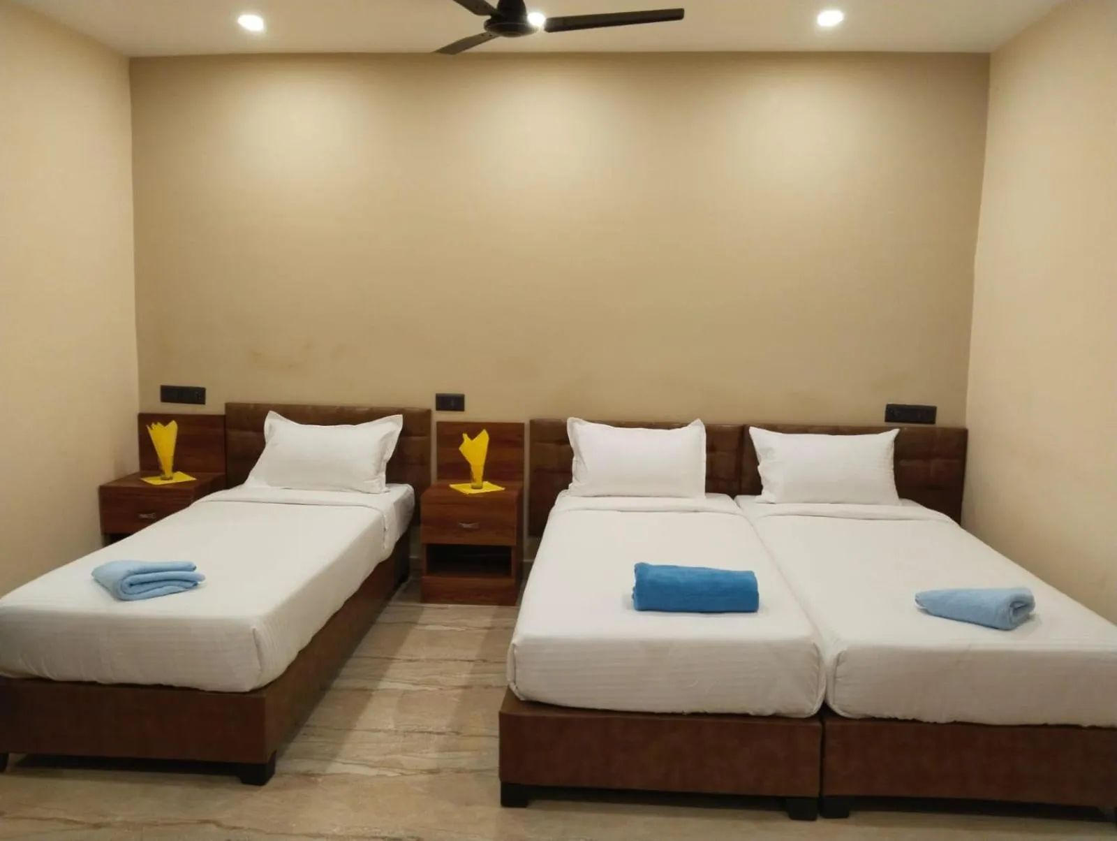 Bed in Hotel Windsor Plaza