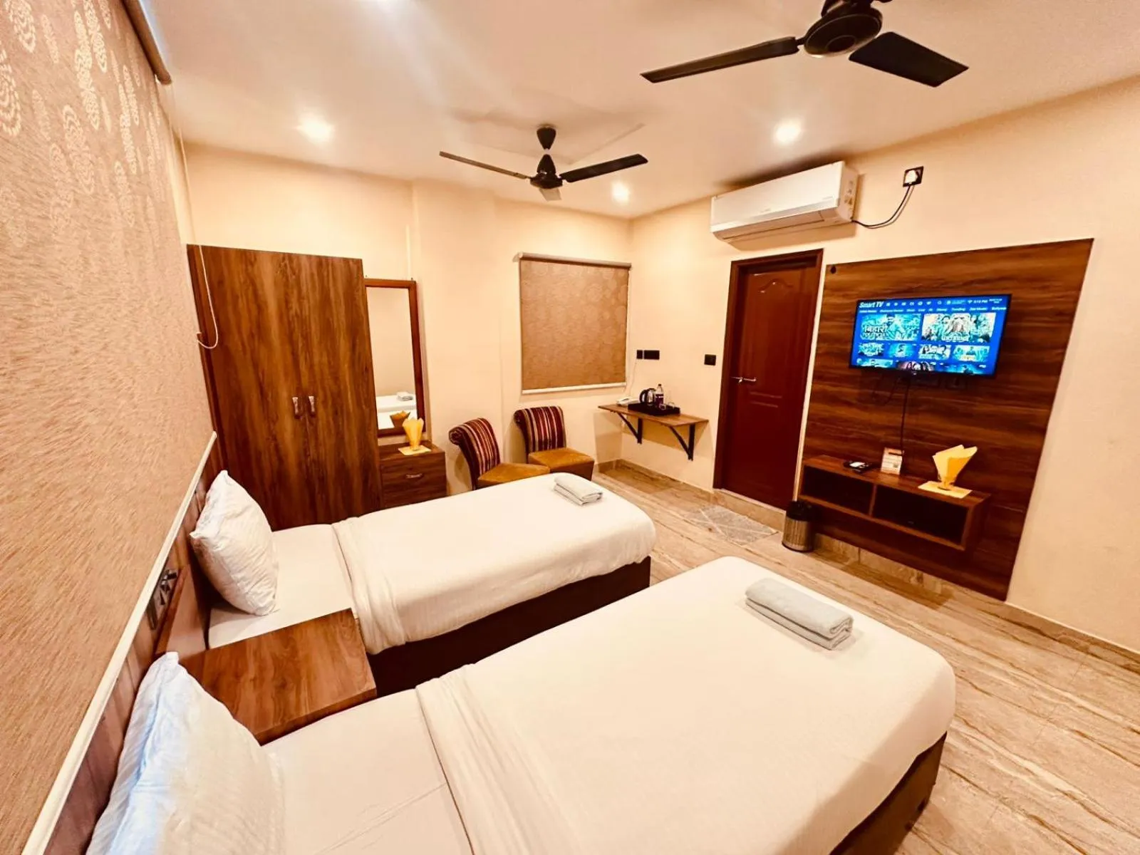 Bed in Hotel Windsor Plaza