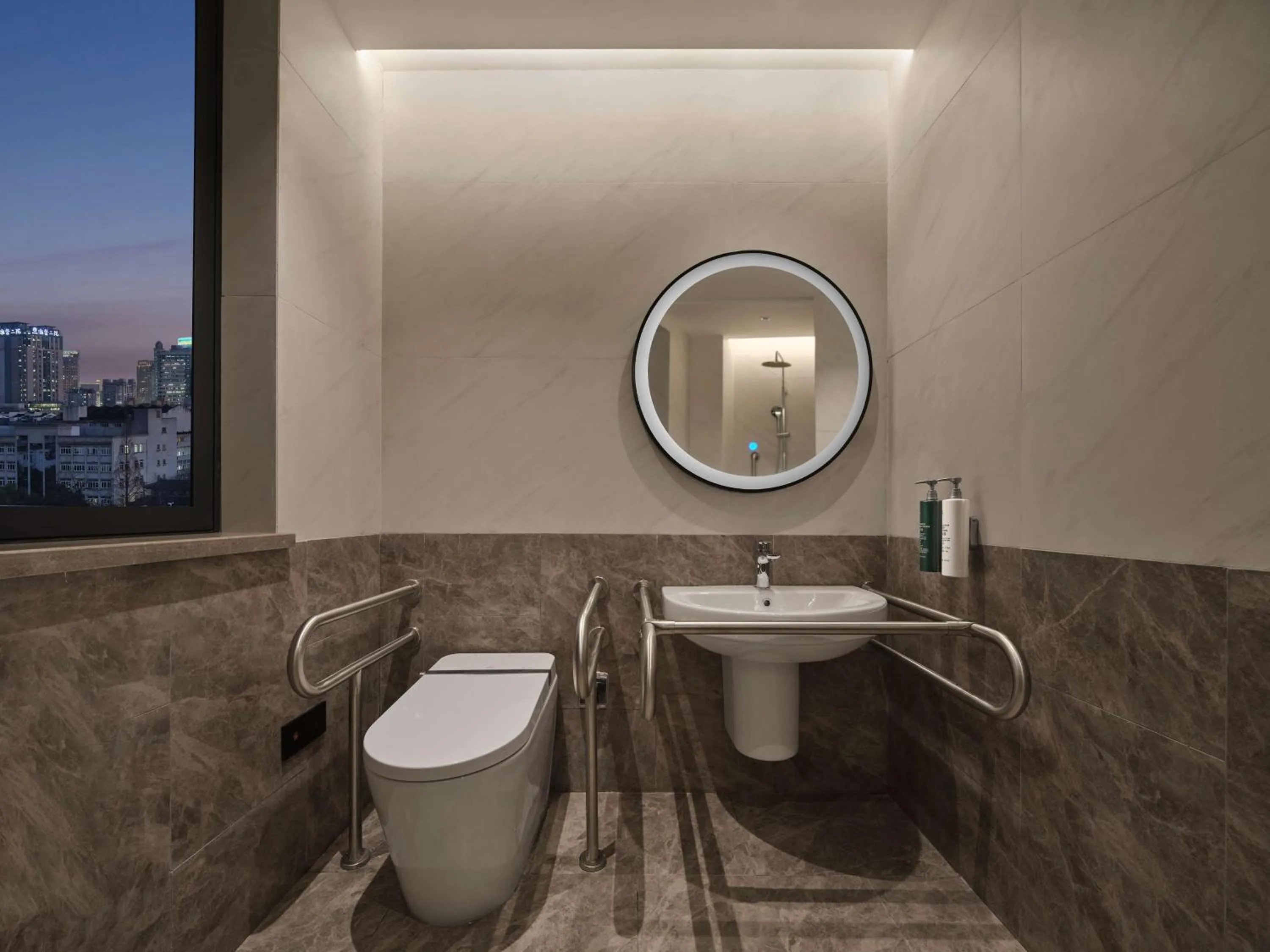 Bathroom in Hilton Garden Inn Hangzhou West Lake