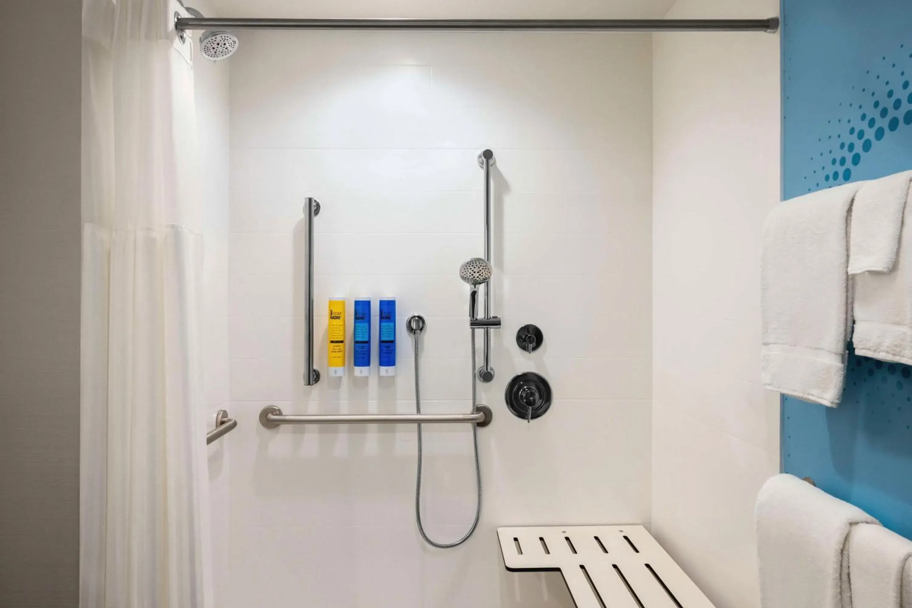 Queen Room with Two Queen Beds and Roll-In Shower - Mobility Access in Tru By Hilton Martinsburg Queen Room with Two Queen Beds and Roll-In Shower - Mobility Access in Tru By Hilton Martinsburg