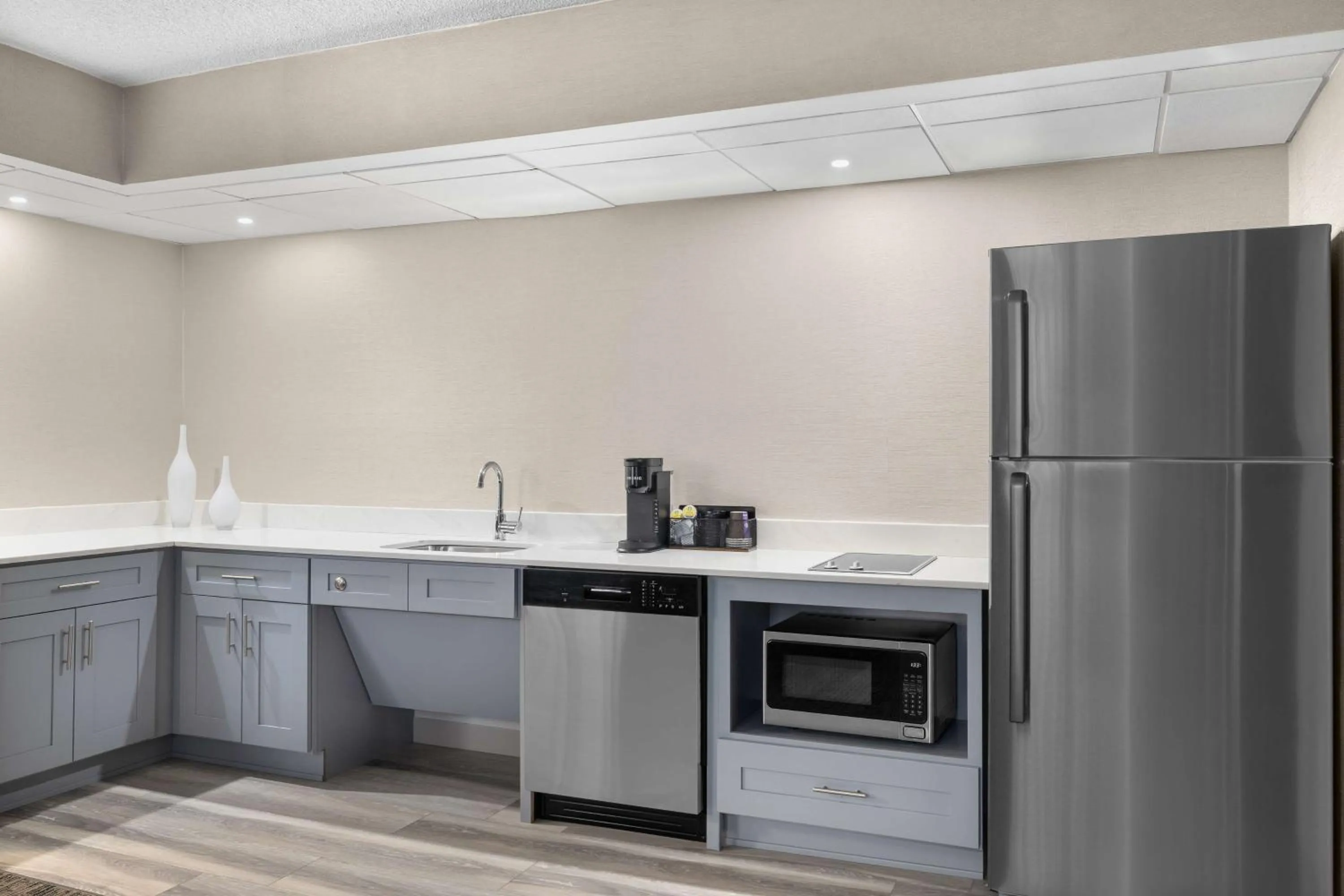 Kitchen or kitchenette in Homewood Suites By Hilton Downers Grove Chicago, Il