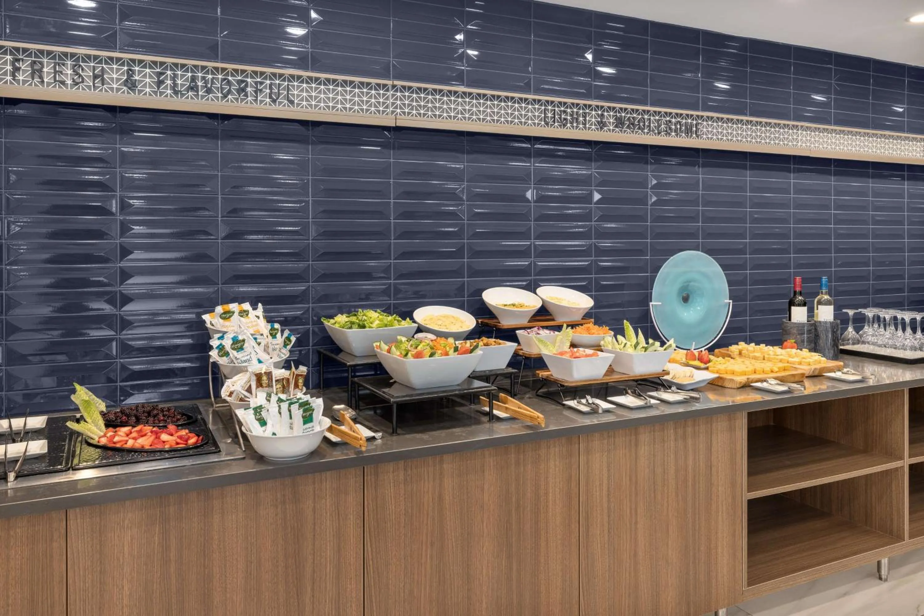 Restaurant/places to eat in Homewood Suites By Hilton Downers Grove Chicago, Il