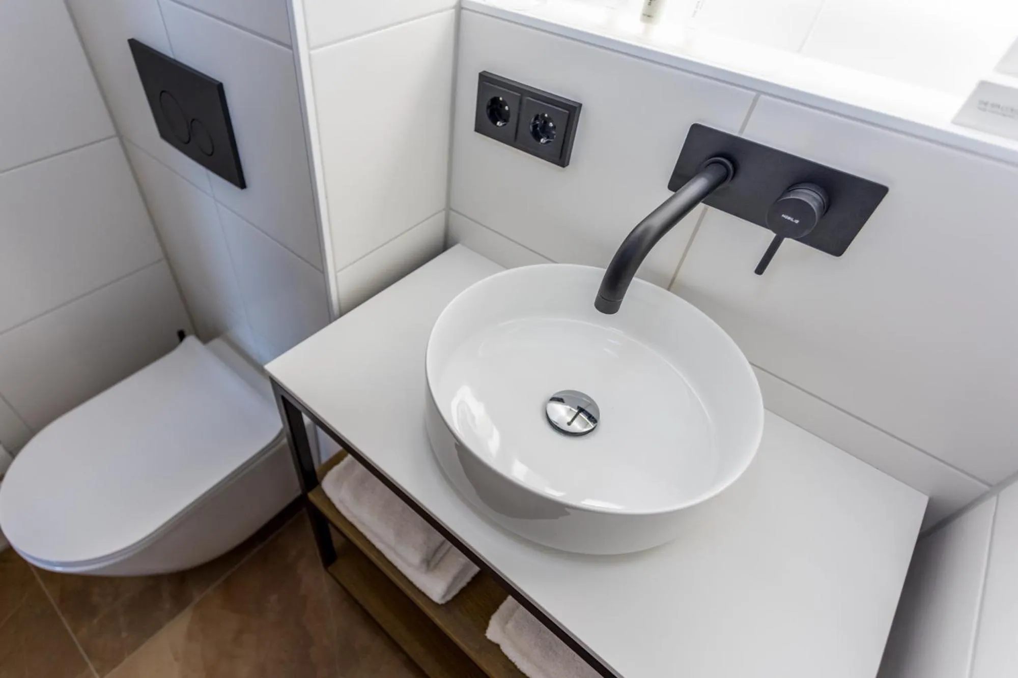 Bathroom in Beach Hotel I Kloeg Collection