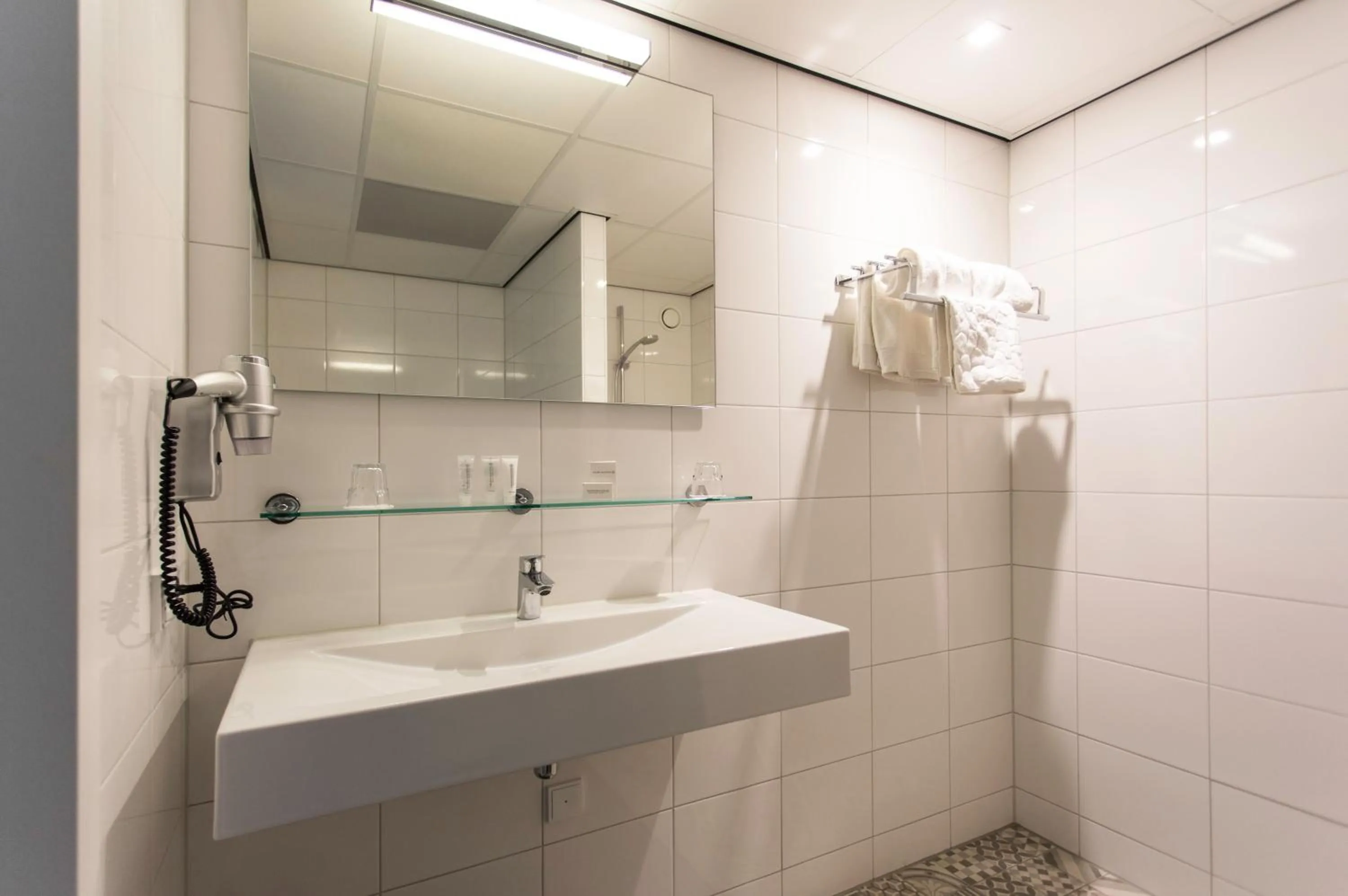 Bathroom in Beach Hotel I Kloeg Collection