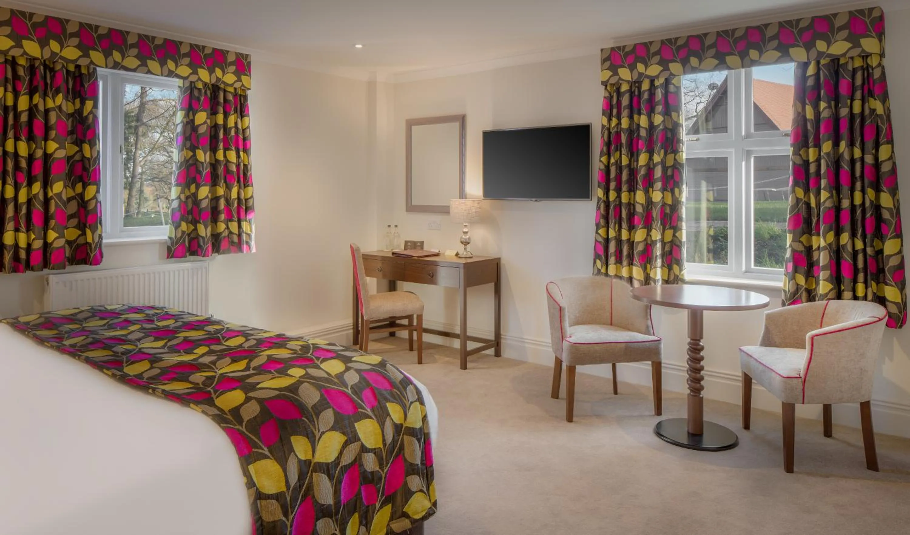 Photo of the whole room, Bed in Nailcote Hall